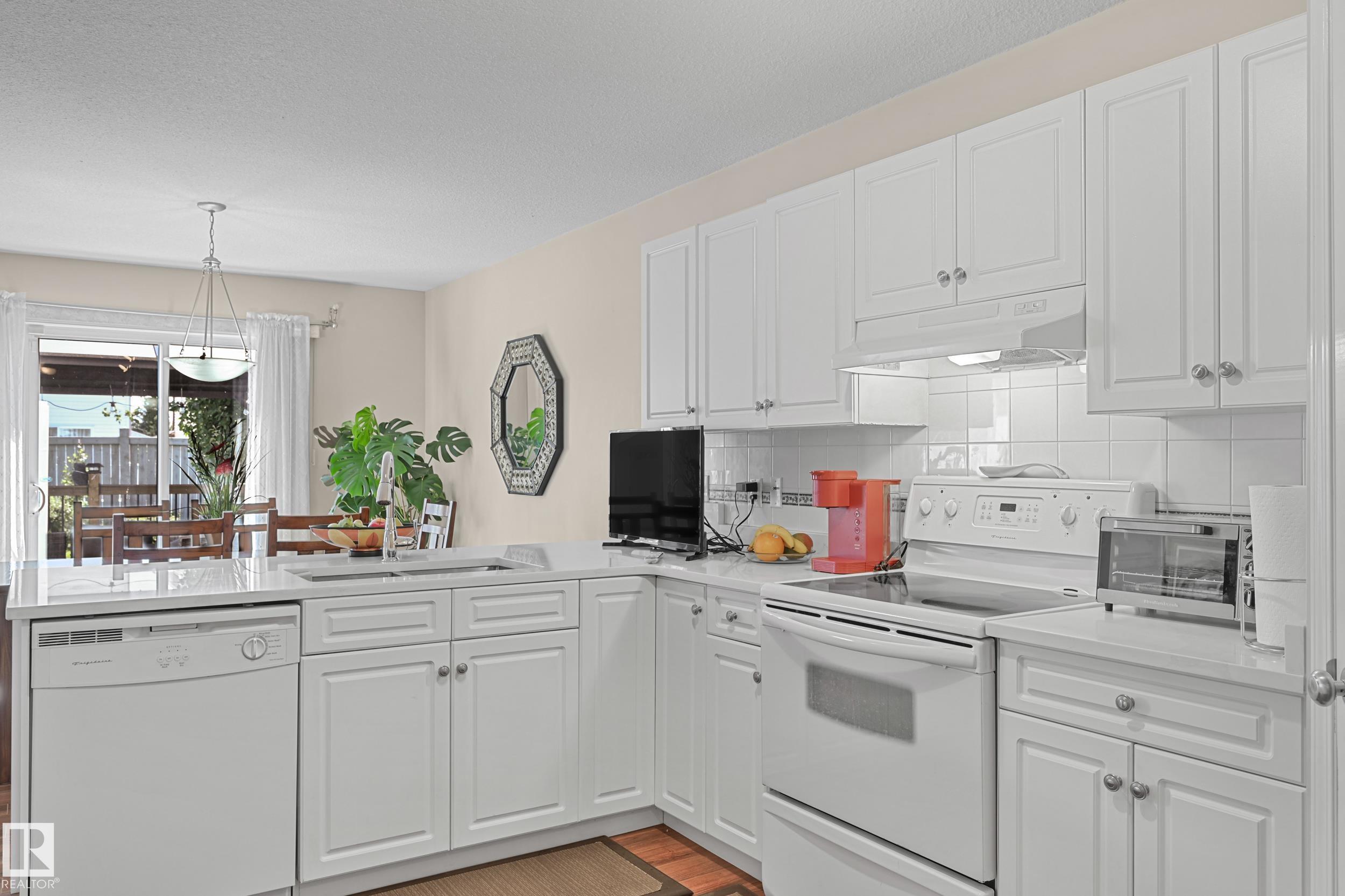 Photo 10 at 3371 25 Avenue NW, Silver Berry, Edmonton