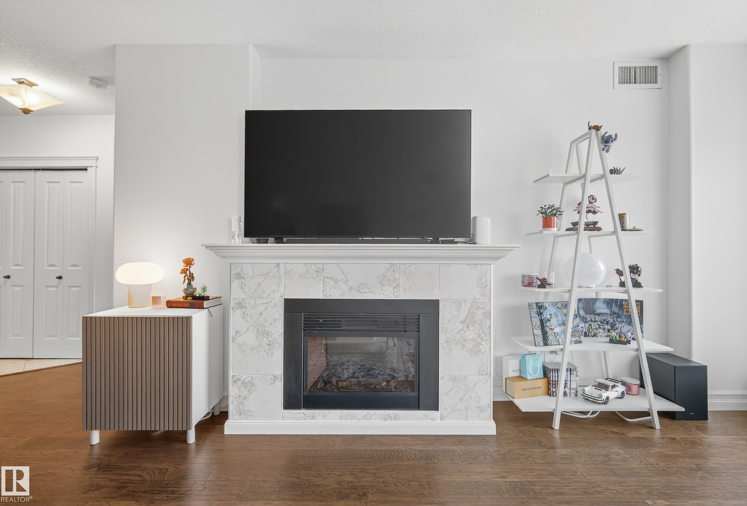 Photo 13 at 603 - 10142 111 Street NW, Wîhkwêntôwin, Edmonton