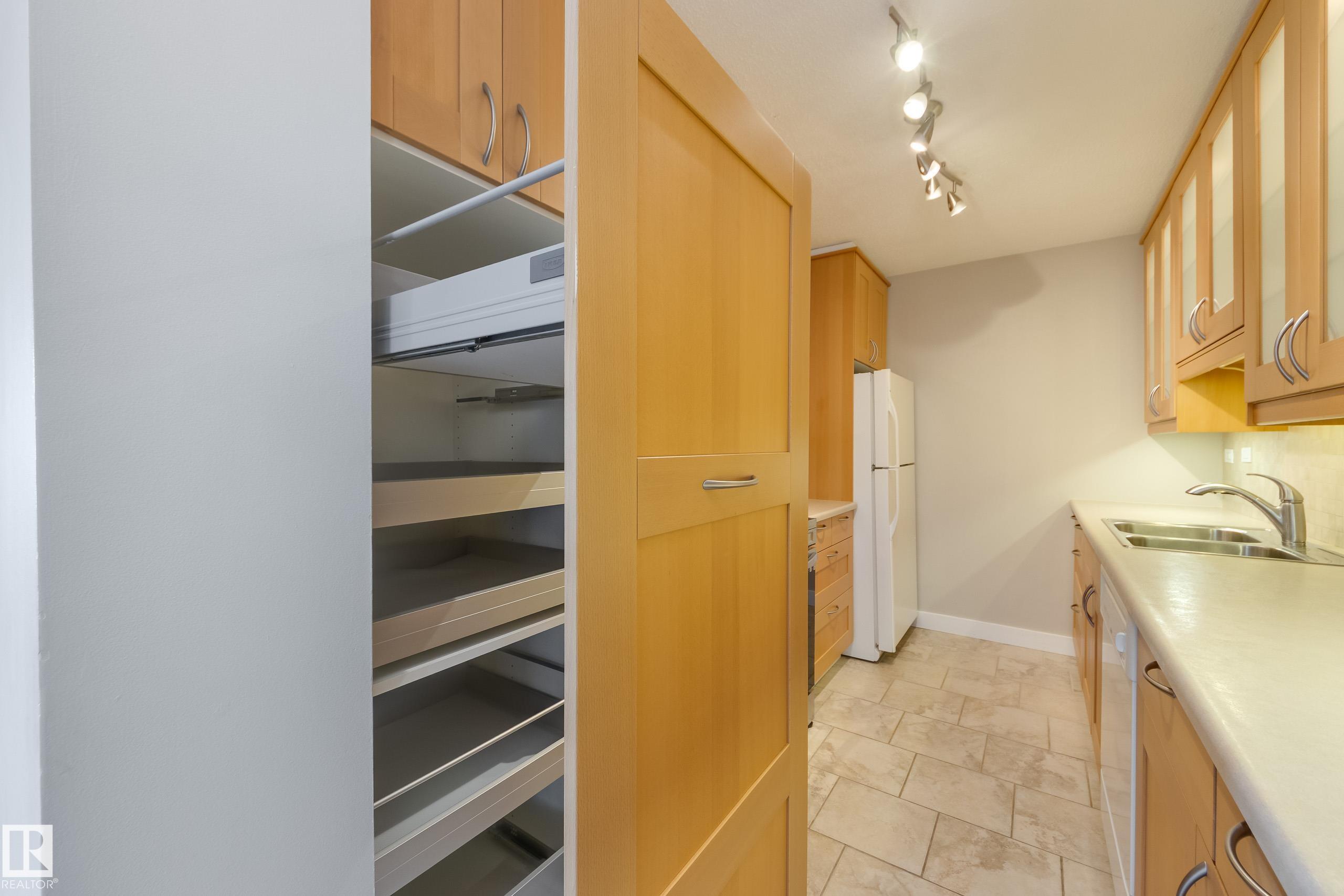 Photo 18 at 1503 - 12303 Jasper Avenue NW, Wîhkwêntôwin, Edmonton