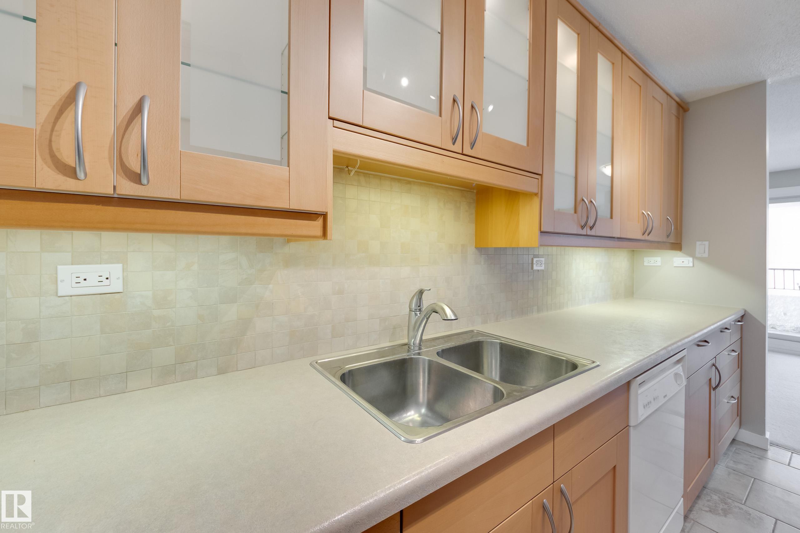 Photo 21 at 1503 - 12303 Jasper Avenue NW, Wîhkwêntôwin, Edmonton