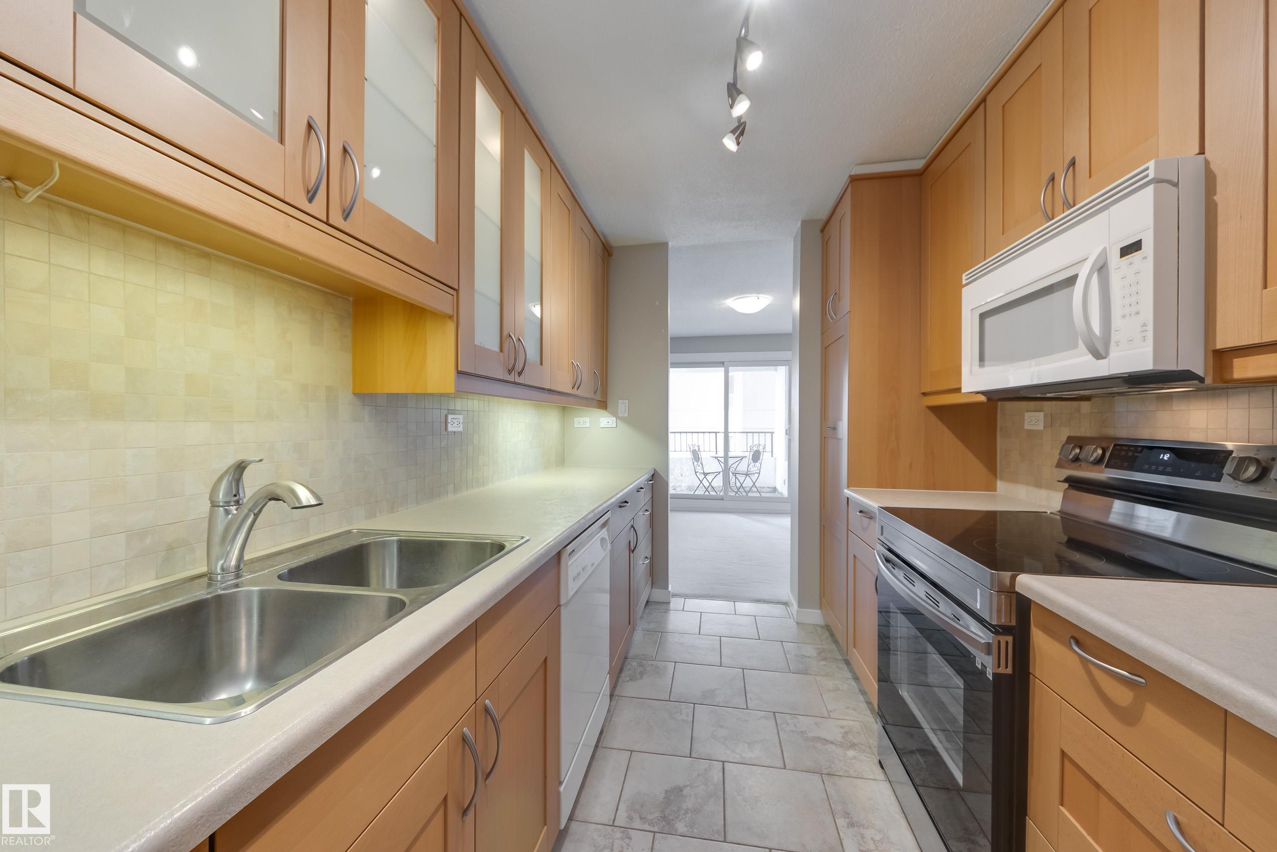 Photo 22 at 1503 - 12303 Jasper Avenue NW, Wîhkwêntôwin, Edmonton