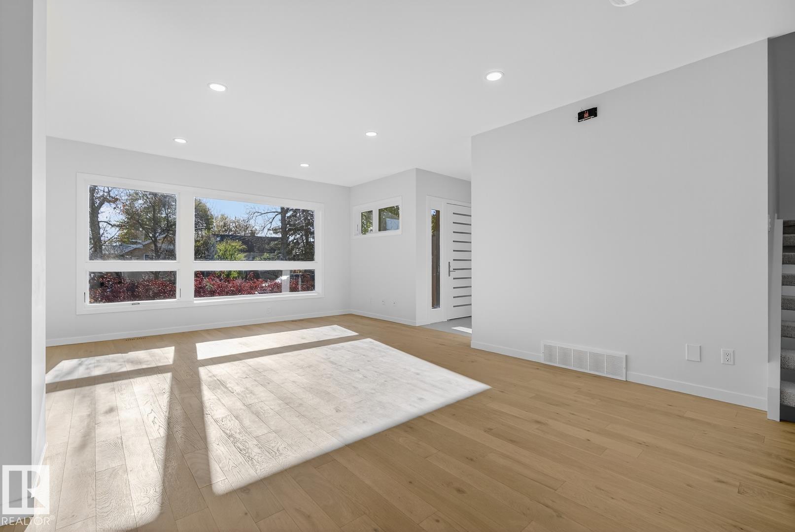 Photo 16 at 14502 103 Avenue NW, Grovenor, Edmonton