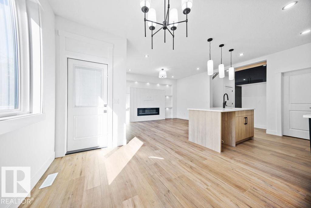 Photo 14 at 207 39 Avenue NW, Maple Crest, Edmonton