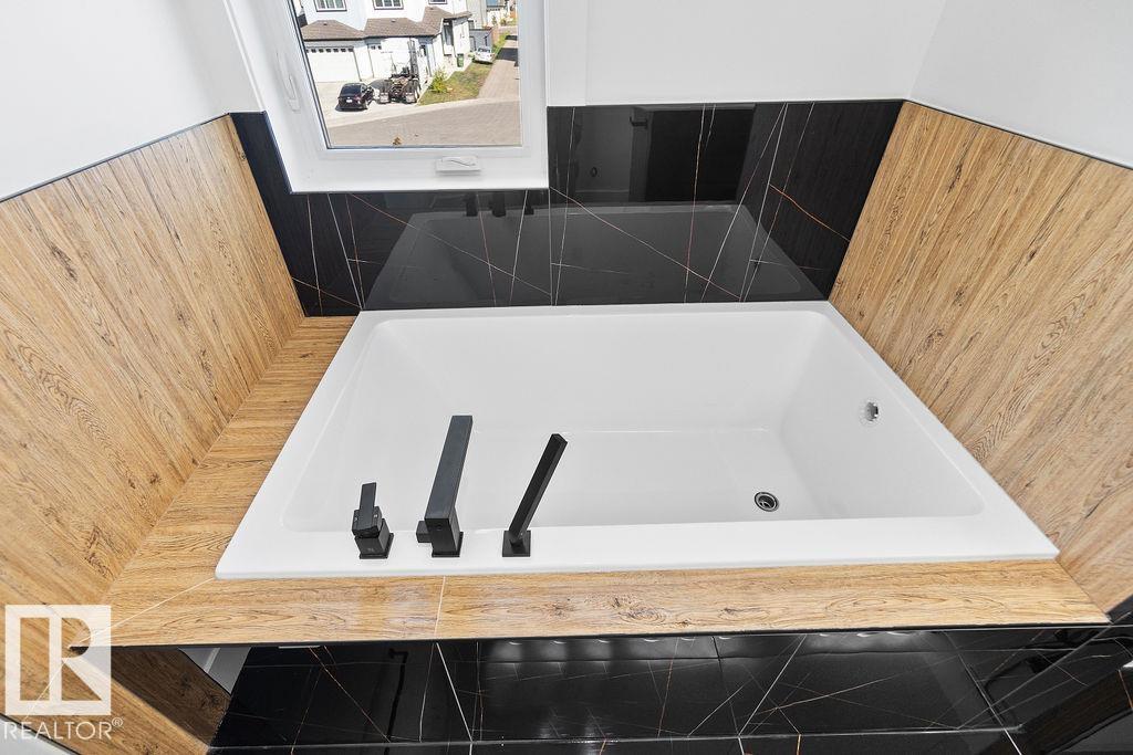 Photo 39 at 207 39 Avenue NW, Maple Crest, Edmonton