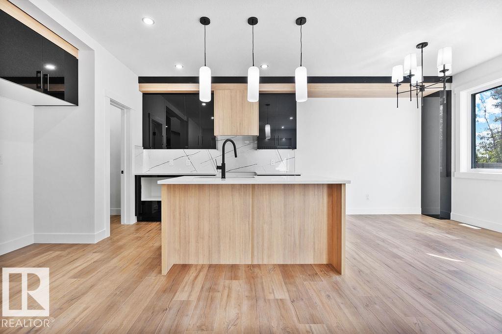 Photo 8 at 207 39 Avenue NW, Maple Crest, Edmonton