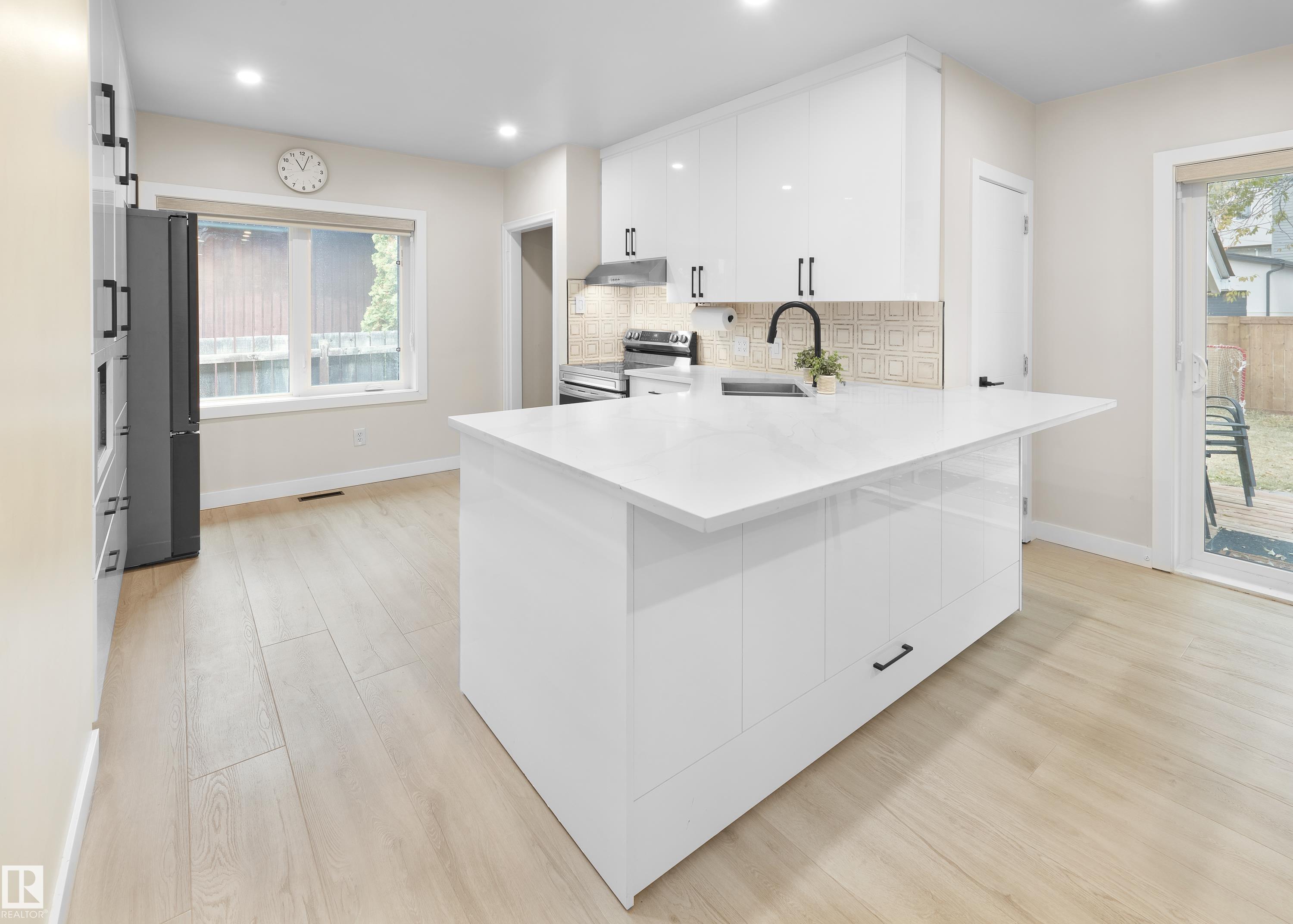 Photo 12 at 11650 72 Avenue NW, Belgravia, Edmonton