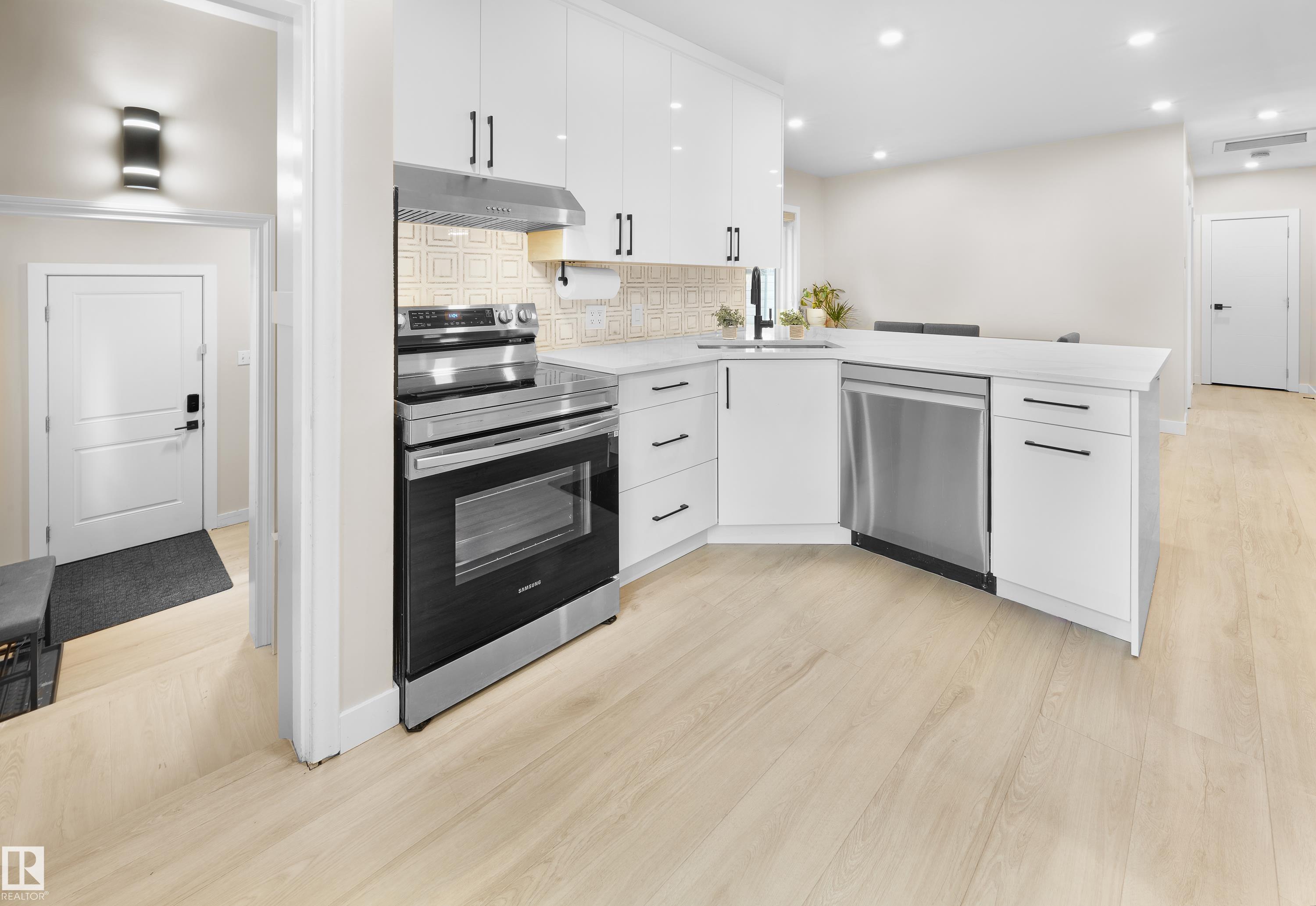 Photo 13 at 11650 72 Avenue NW, Belgravia, Edmonton