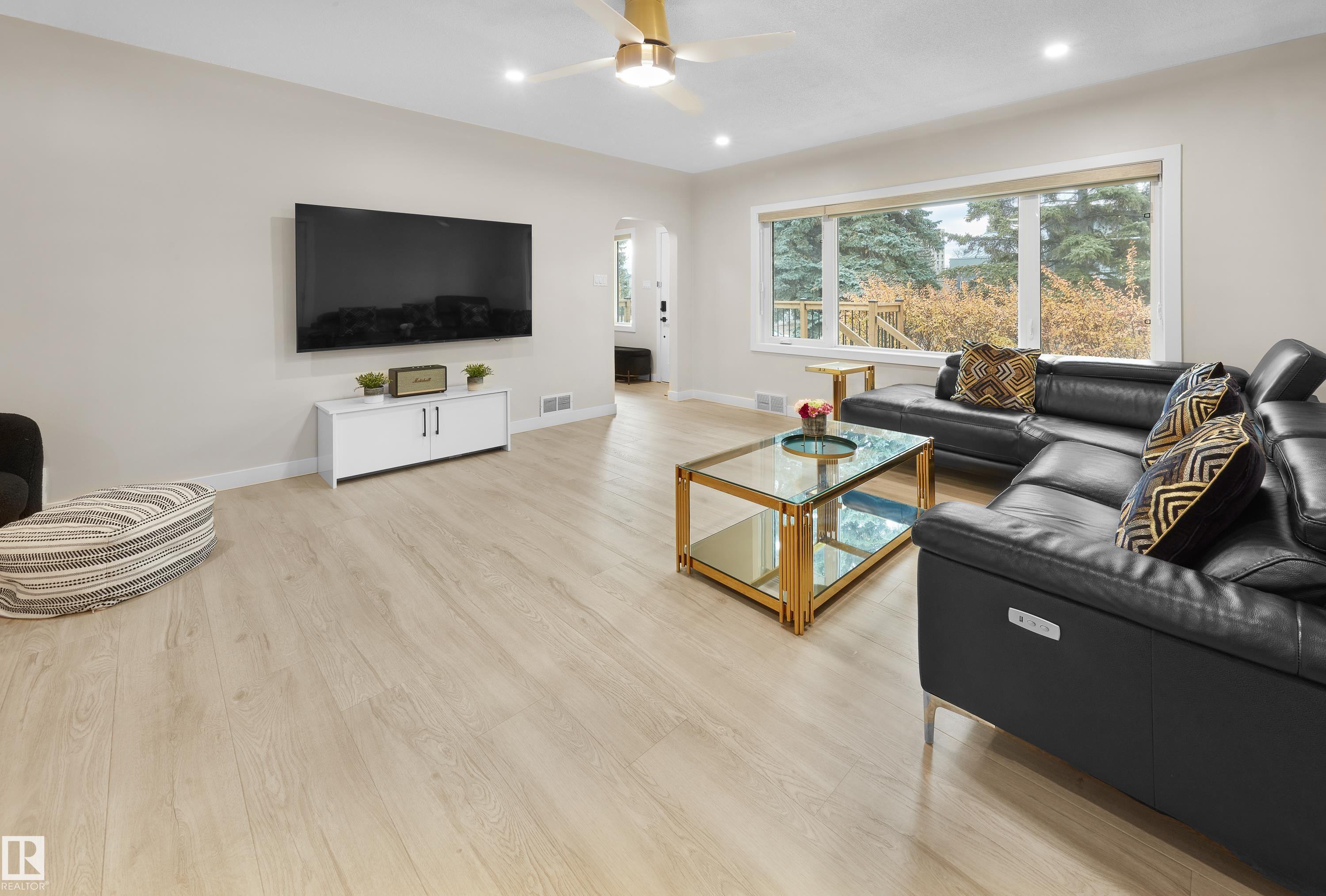 Photo 4 at 11650 72 Avenue NW, Belgravia, Edmonton