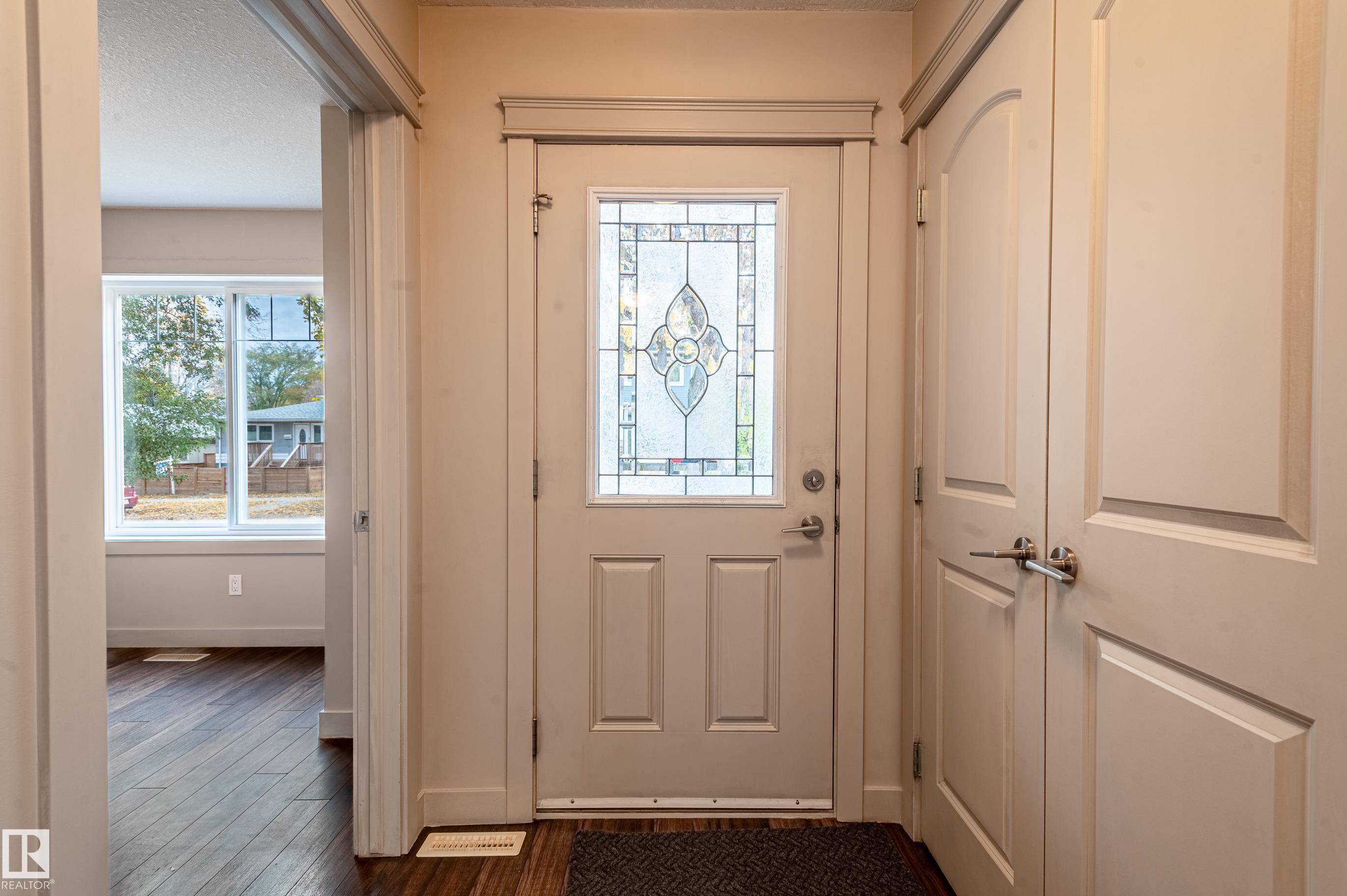 Photo 4 at 12126 65 Street NW, Montrose, Edmonton