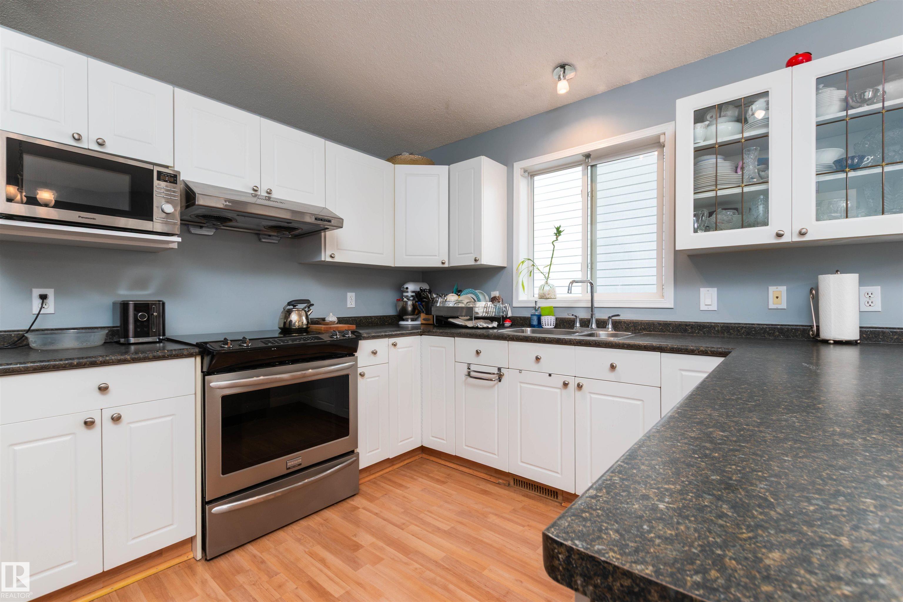 Photo 10 at 208 Rainbow Crescent, Regency Park, Sherwood Park