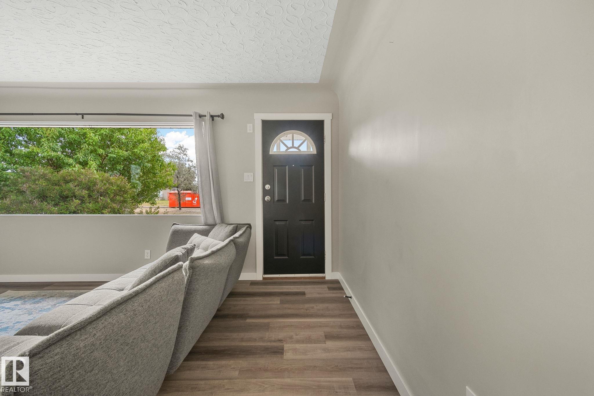 Photo 5 at 10324 50 Street NW, Fulton Place, Edmonton