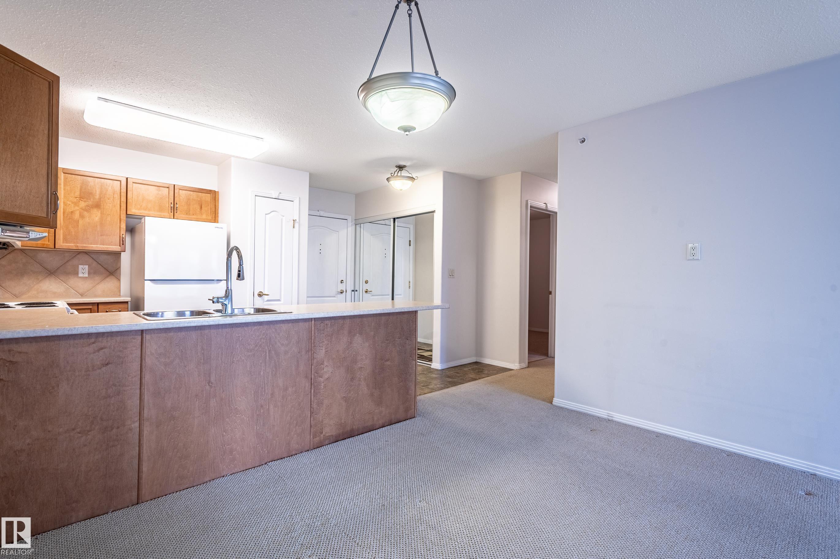 Photo 11 at 401 - 8912 156 Street NW, Meadowlark Park, Edmonton