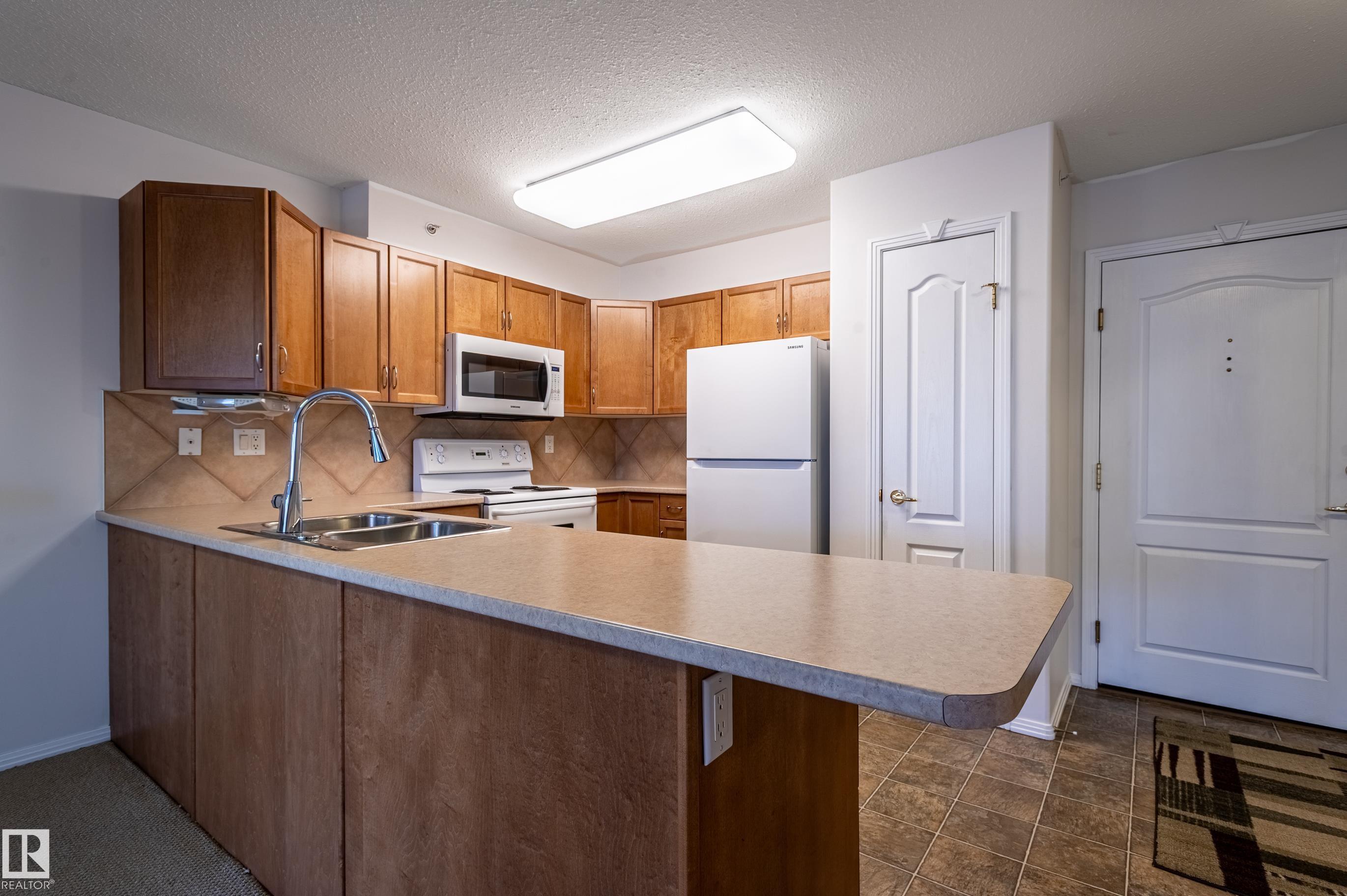 Photo 6 at 401 - 8912 156 Street NW, Meadowlark Park, Edmonton