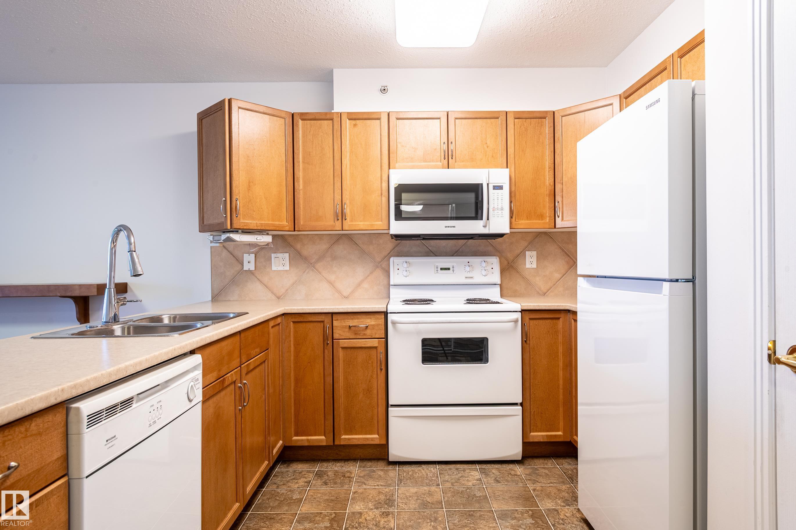 Photo 7 at 401 - 8912 156 Street NW, Meadowlark Park, Edmonton