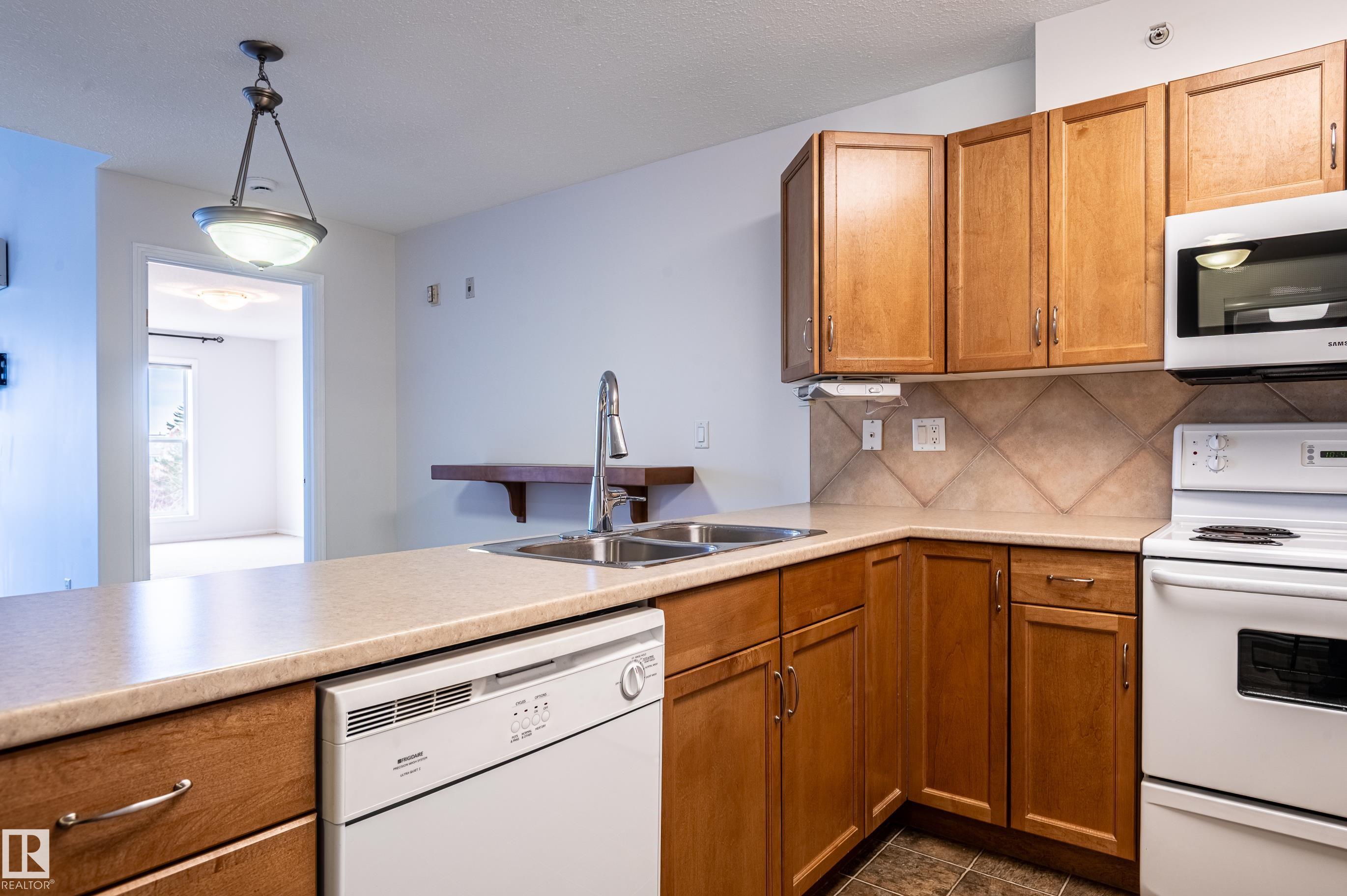 Photo 8 at 401 - 8912 156 Street NW, Meadowlark Park, Edmonton