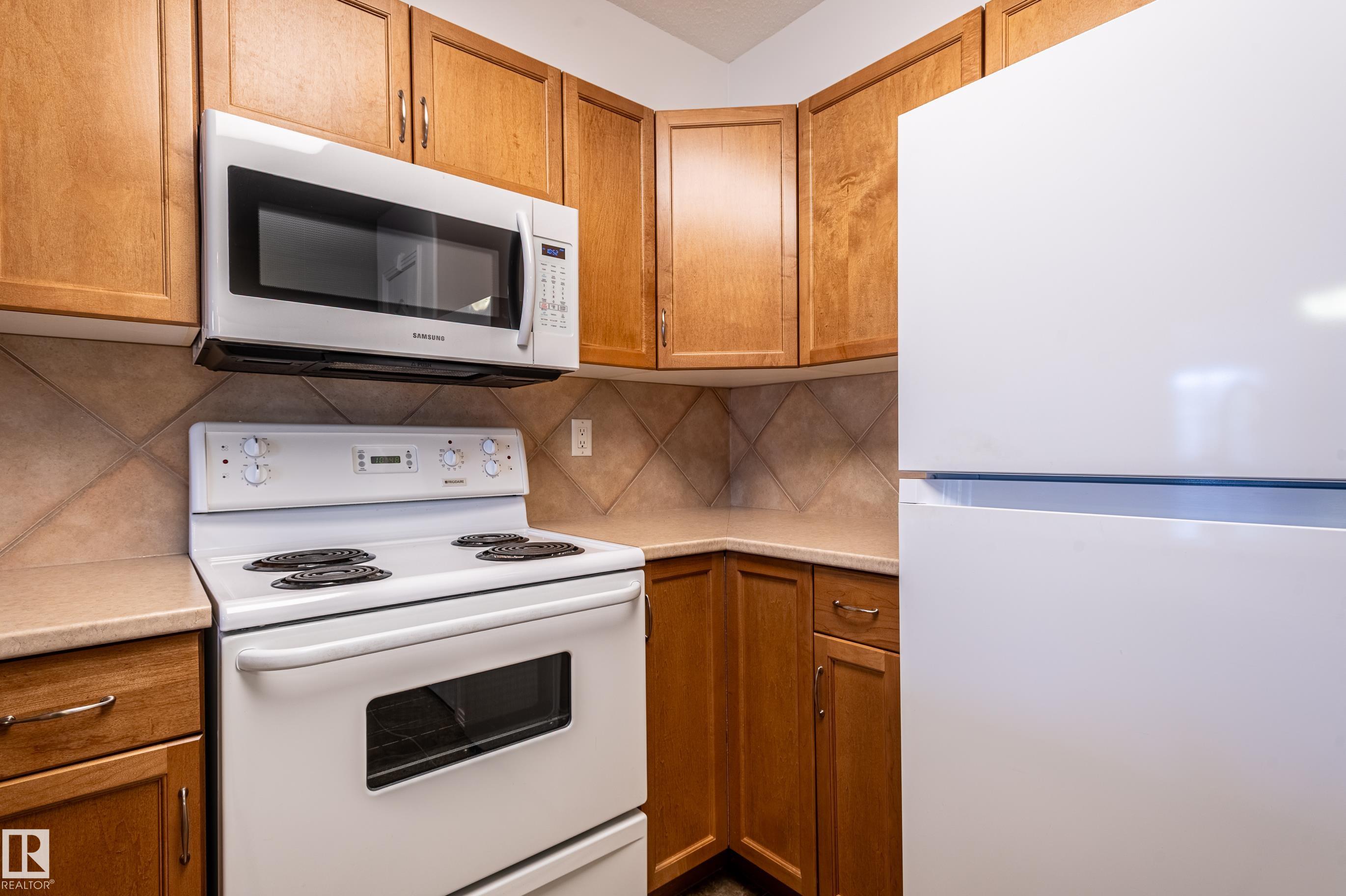 Photo 9 at 401 - 8912 156 Street NW, Meadowlark Park, Edmonton