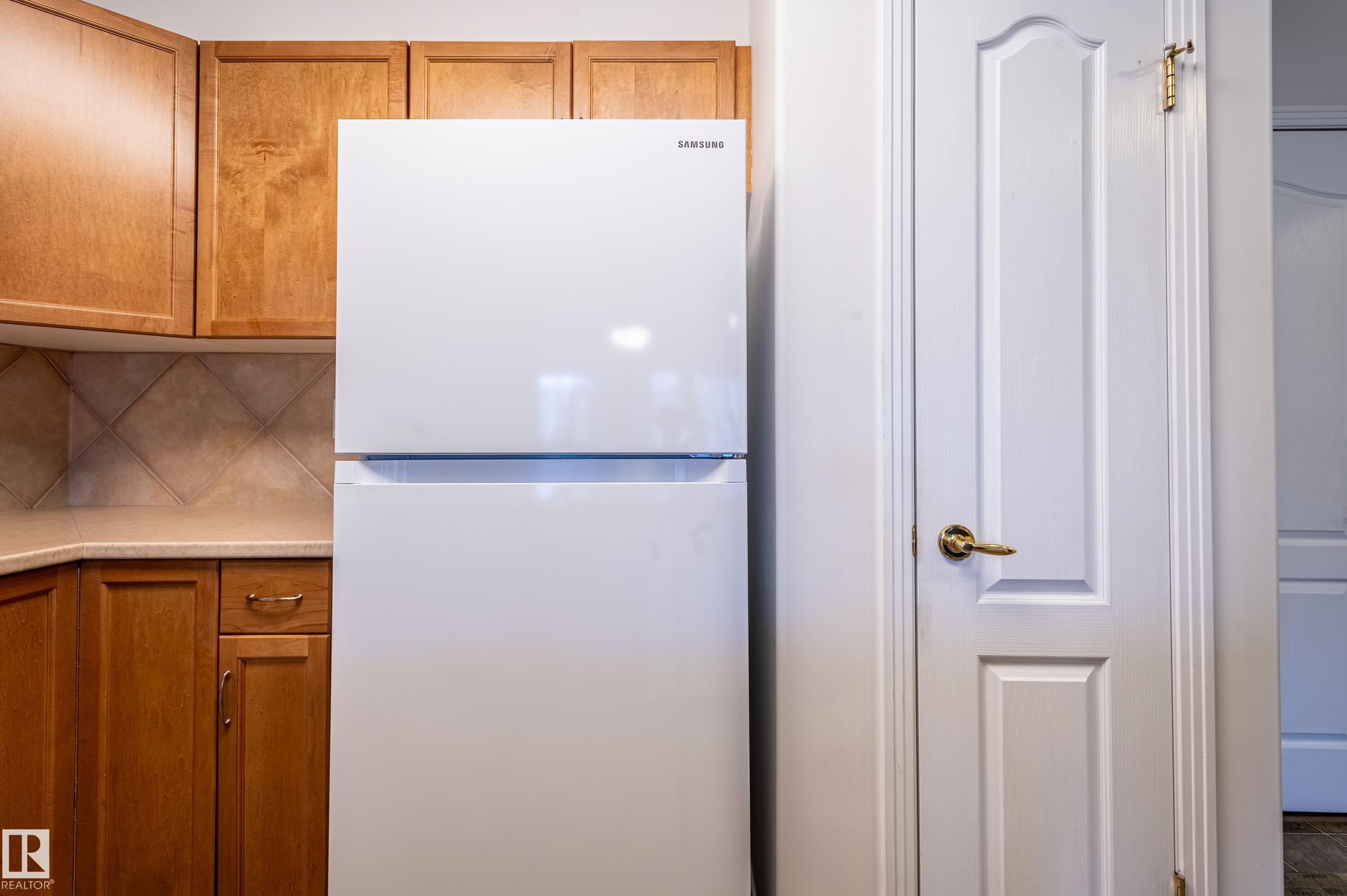 Photo 10 at 401 - 8912 156 Street NW, Meadowlark Park, Edmonton