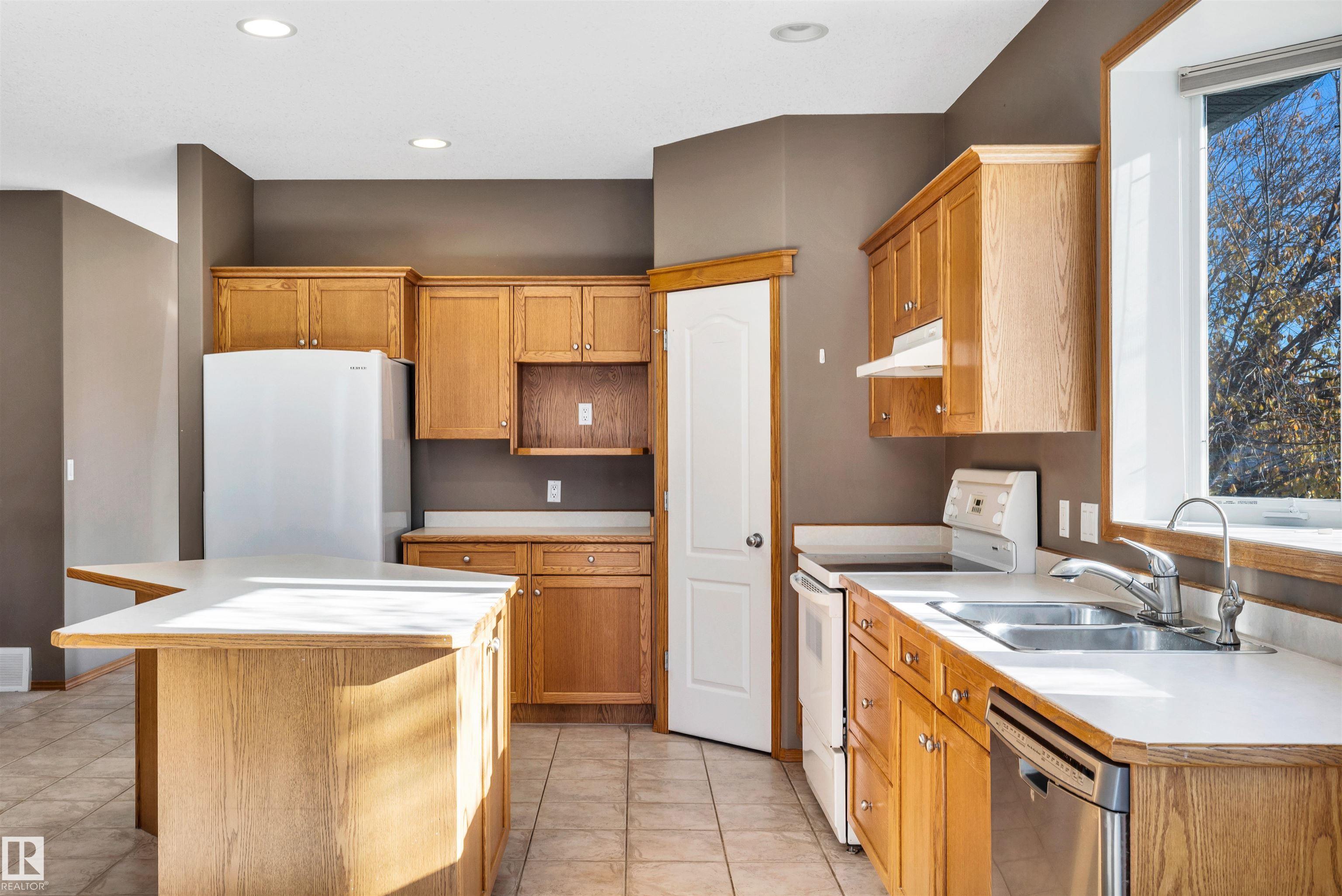 Photo 18 at 59 Ridgepoint Way, The Ridge, Sherwood Park