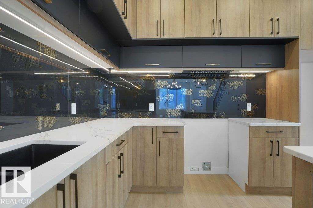 Photo 11 at 10946 62 Avenue NW, Parkallen, Edmonton