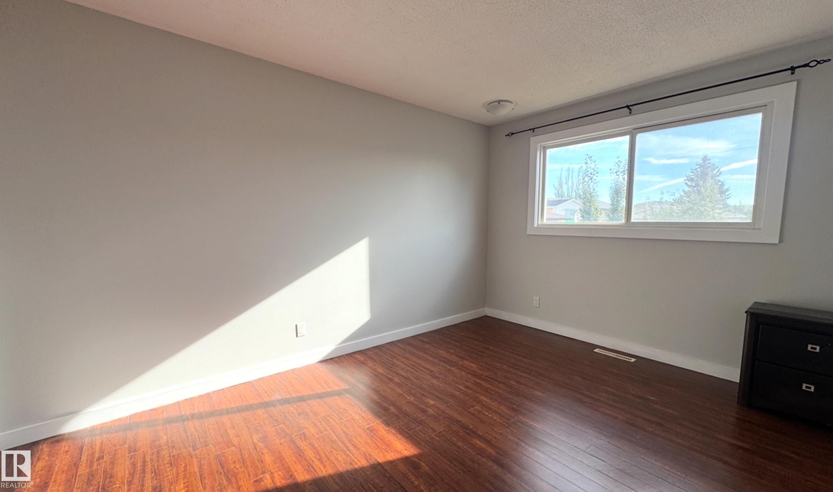 Photo 12 at 8815 140 Avenue NW, Northmount, Edmonton