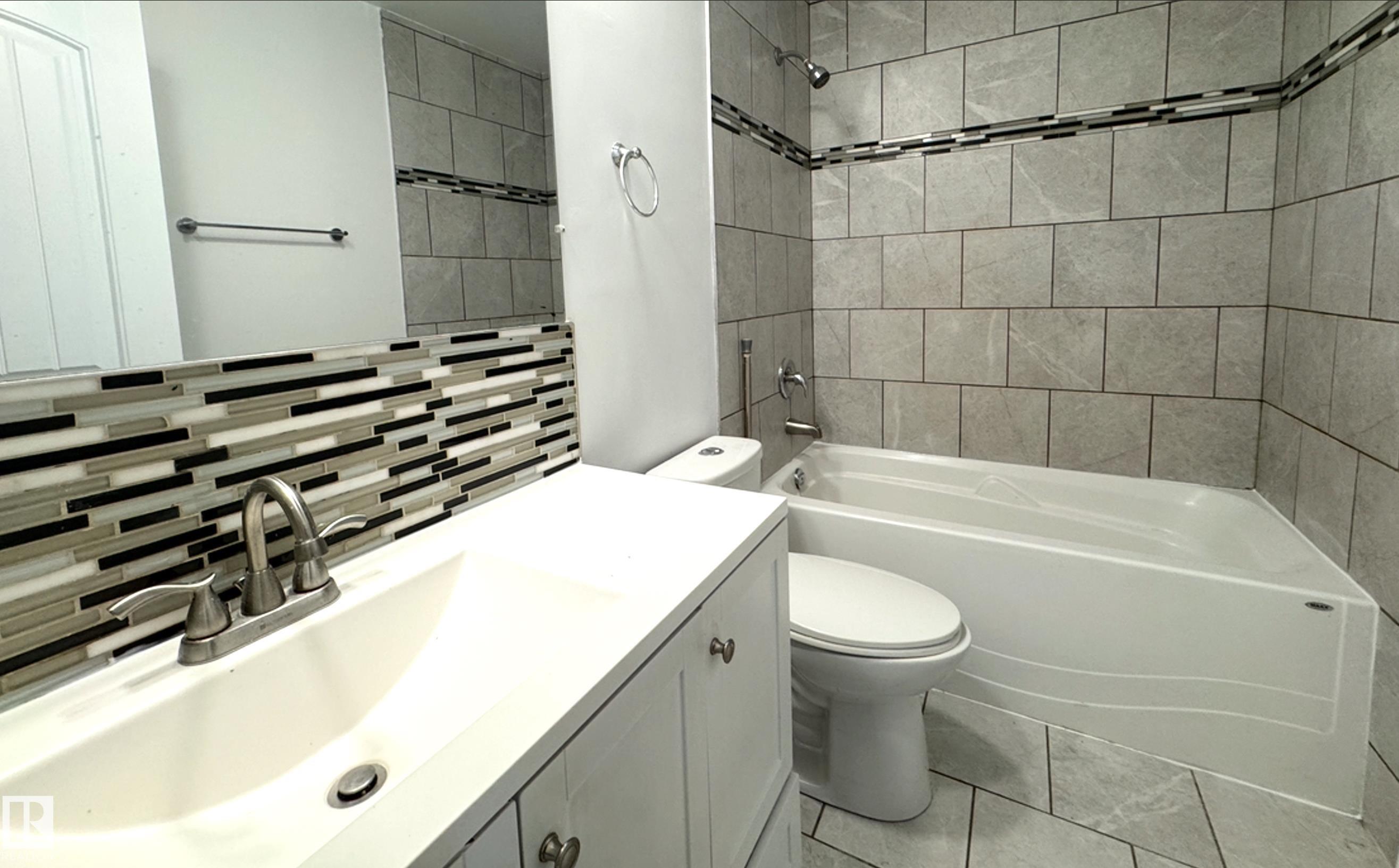 Photo 15 at 8815 140 Avenue NW, Northmount, Edmonton