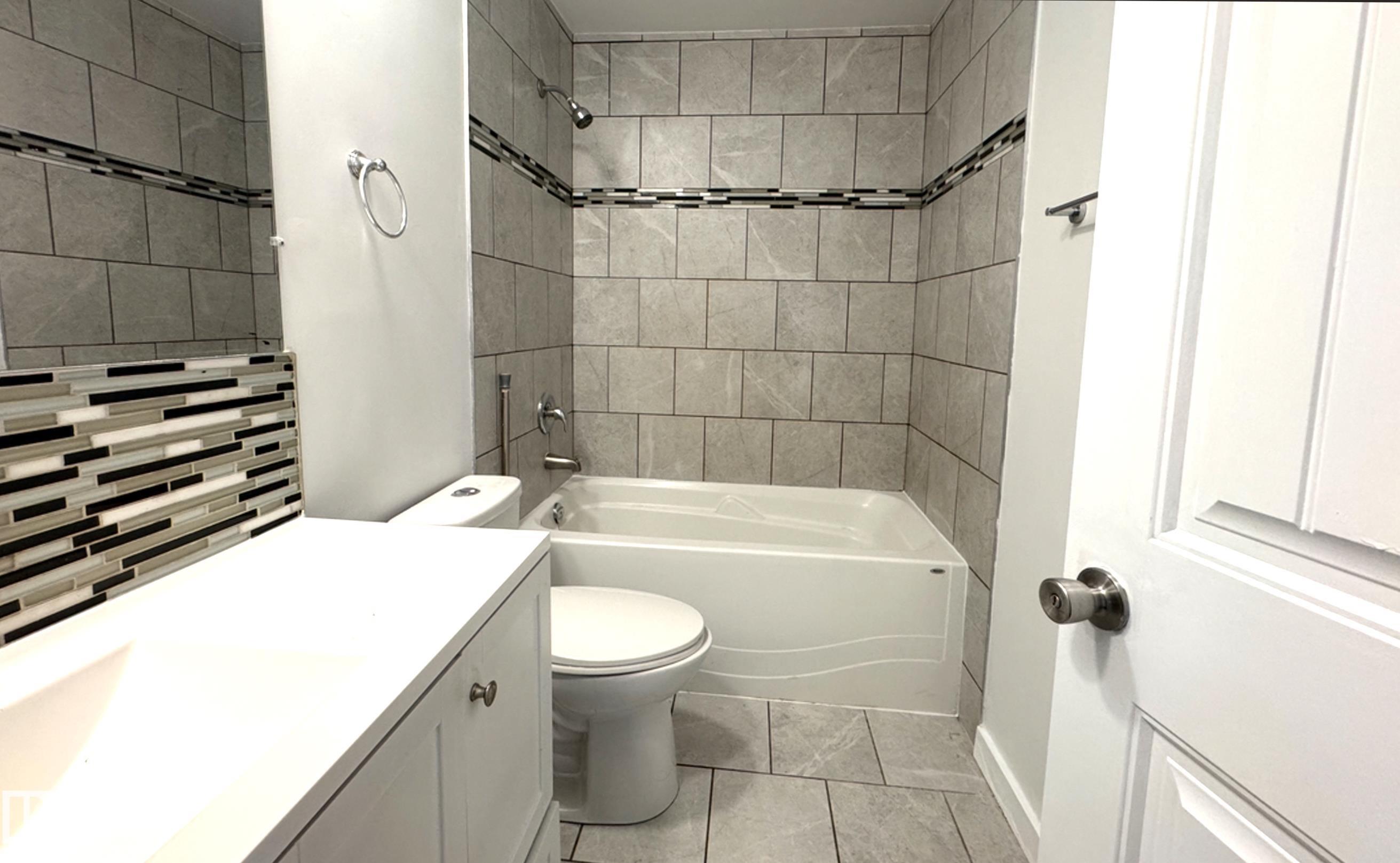 Photo 16 at 8815 140 Avenue NW, Northmount, Edmonton