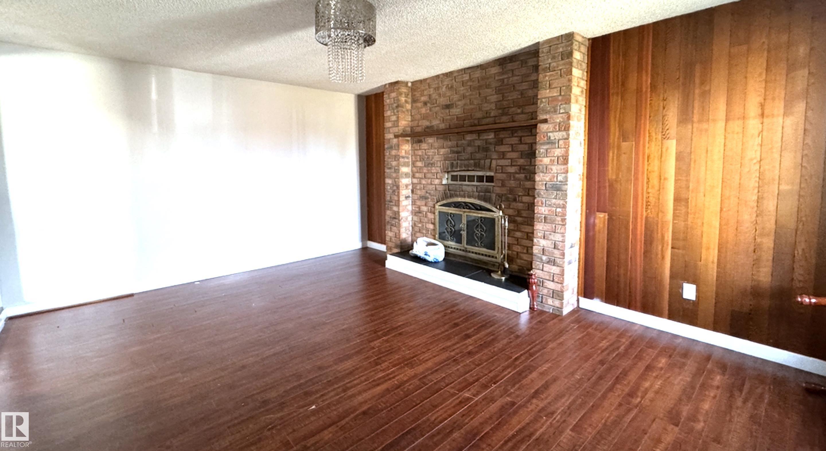 Photo 10 at 8815 140 Avenue NW, Northmount, Edmonton