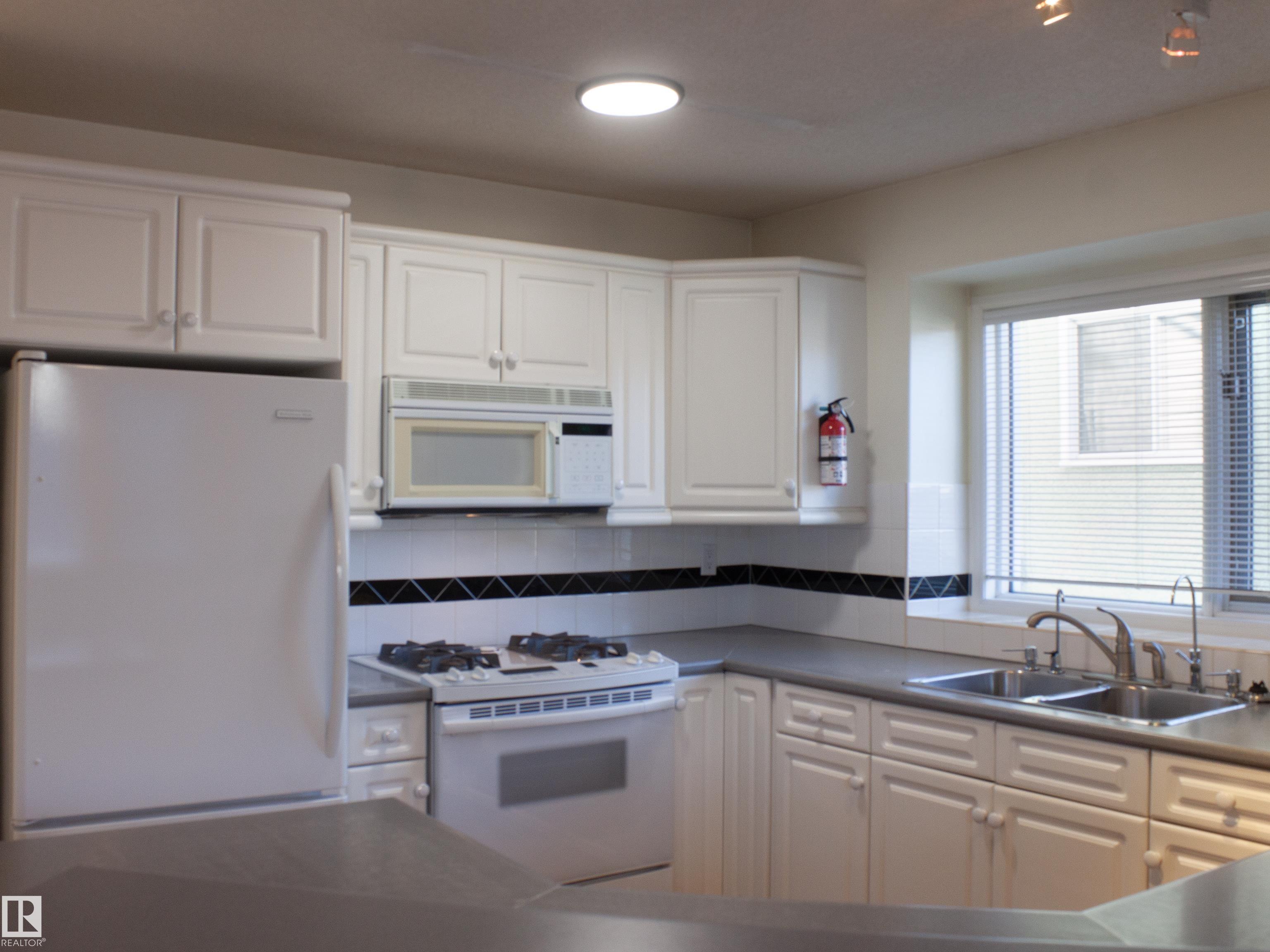 Photo 17 at 9130 77 Avenue NW, King Edward Park, Edmonton