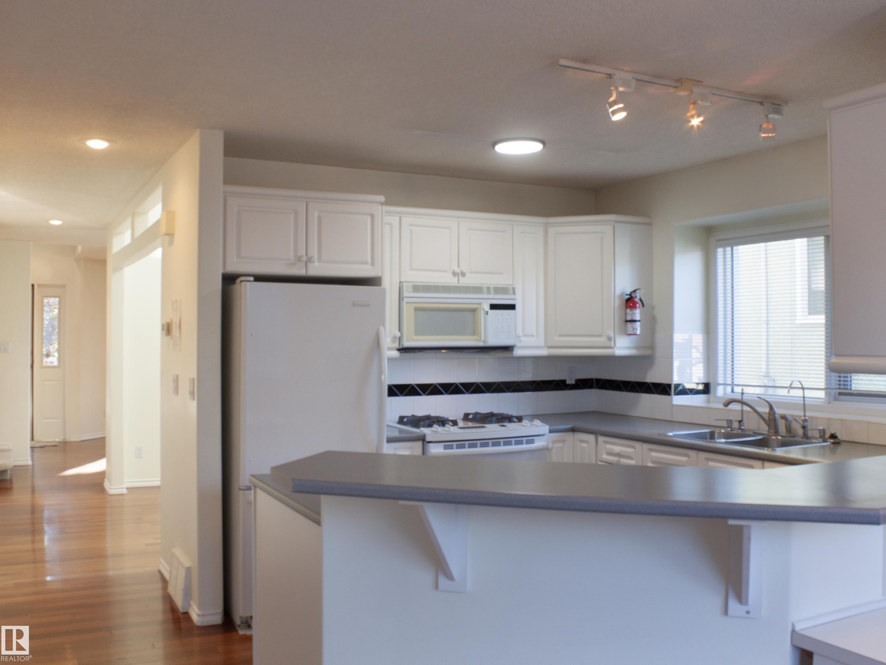 Photo 18 at 9130 77 Avenue NW, King Edward Park, Edmonton