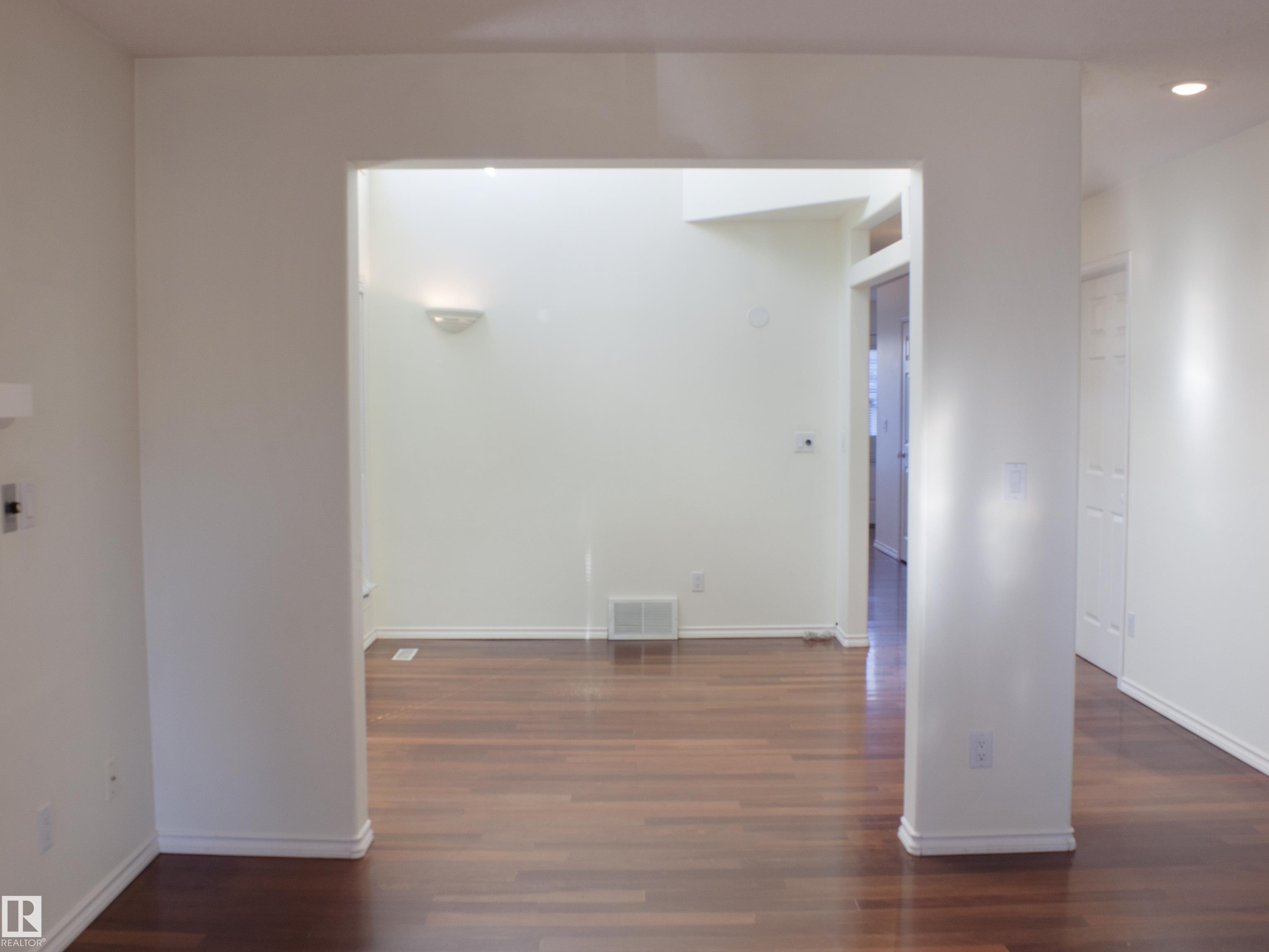 Photo 8 at 9130 77 Avenue NW, King Edward Park, Edmonton