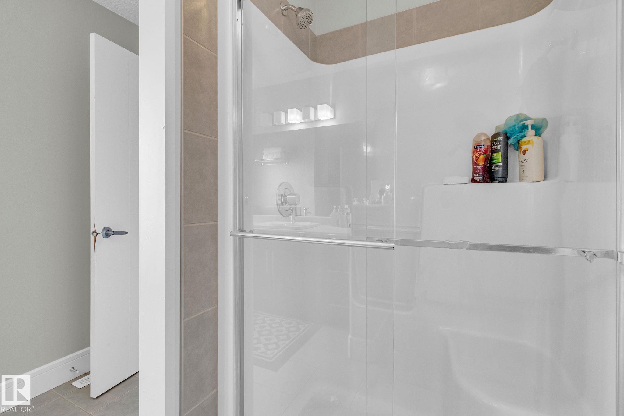 Photo 11 at 16404 12 Avenue SW, Glenridding Heights, Edmonton