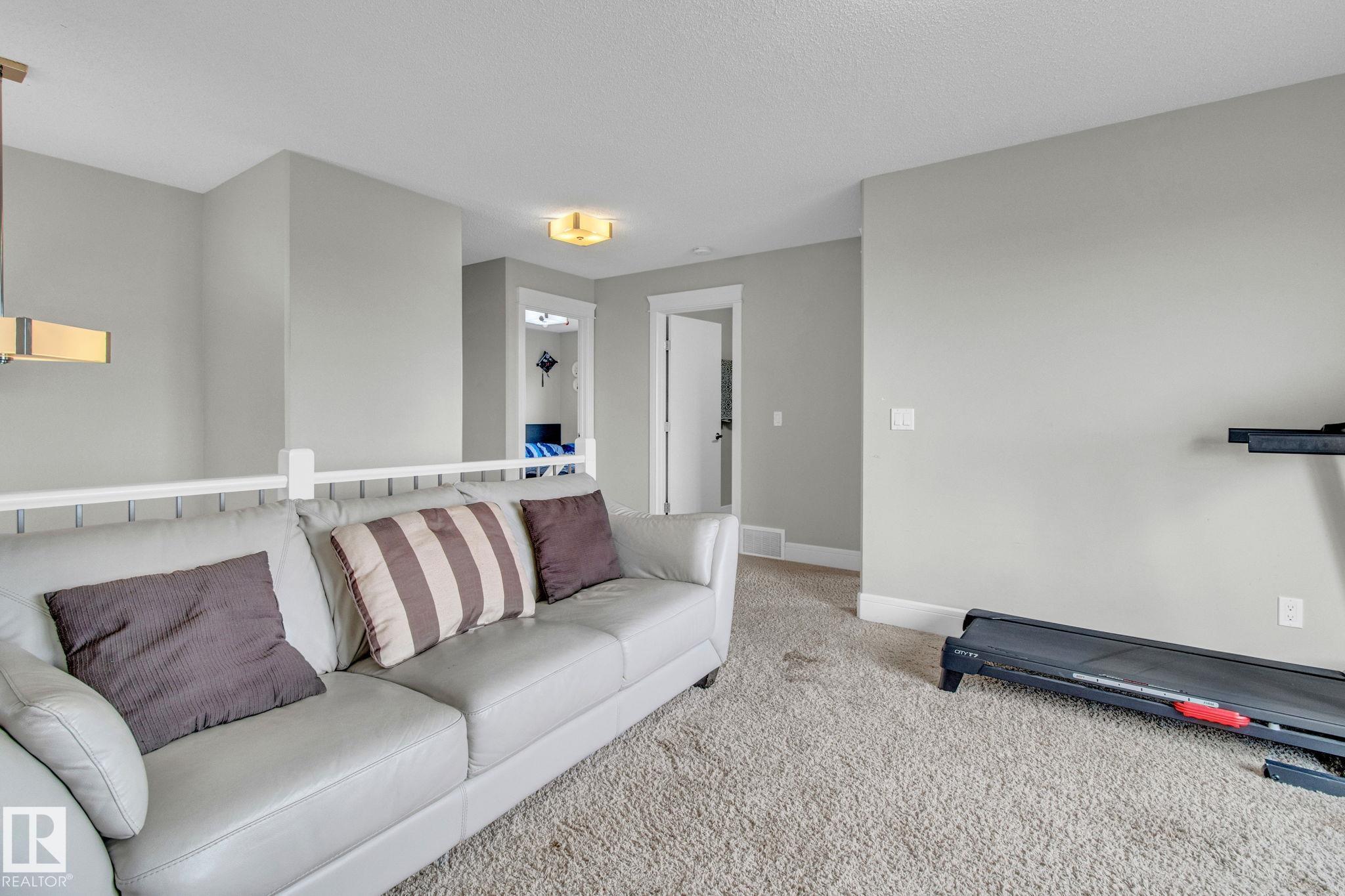 Photo 15 at 16404 12 Avenue SW, Glenridding Heights, Edmonton