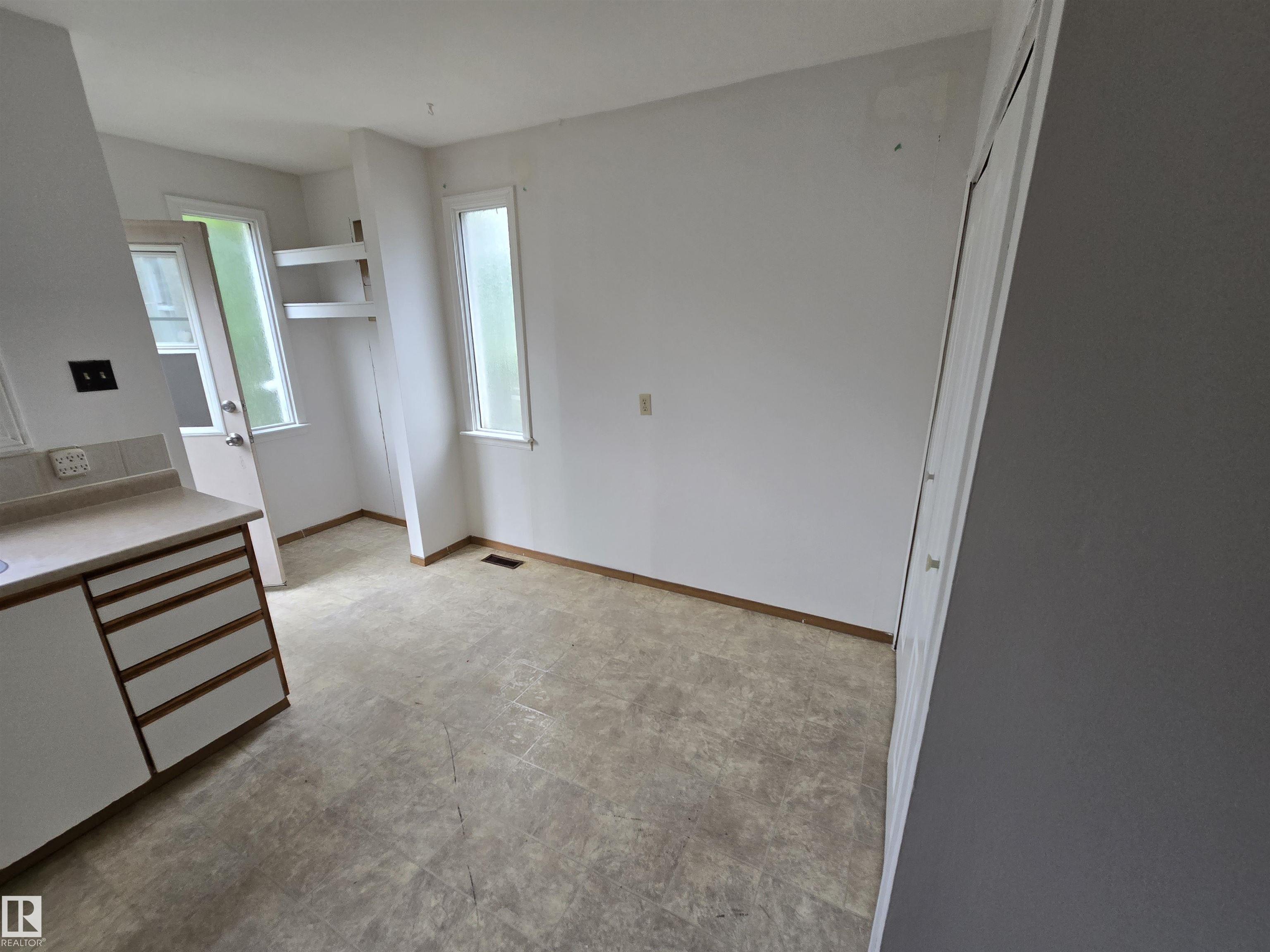 Photo 4 at 11905 70 Street NW, Montrose, Edmonton