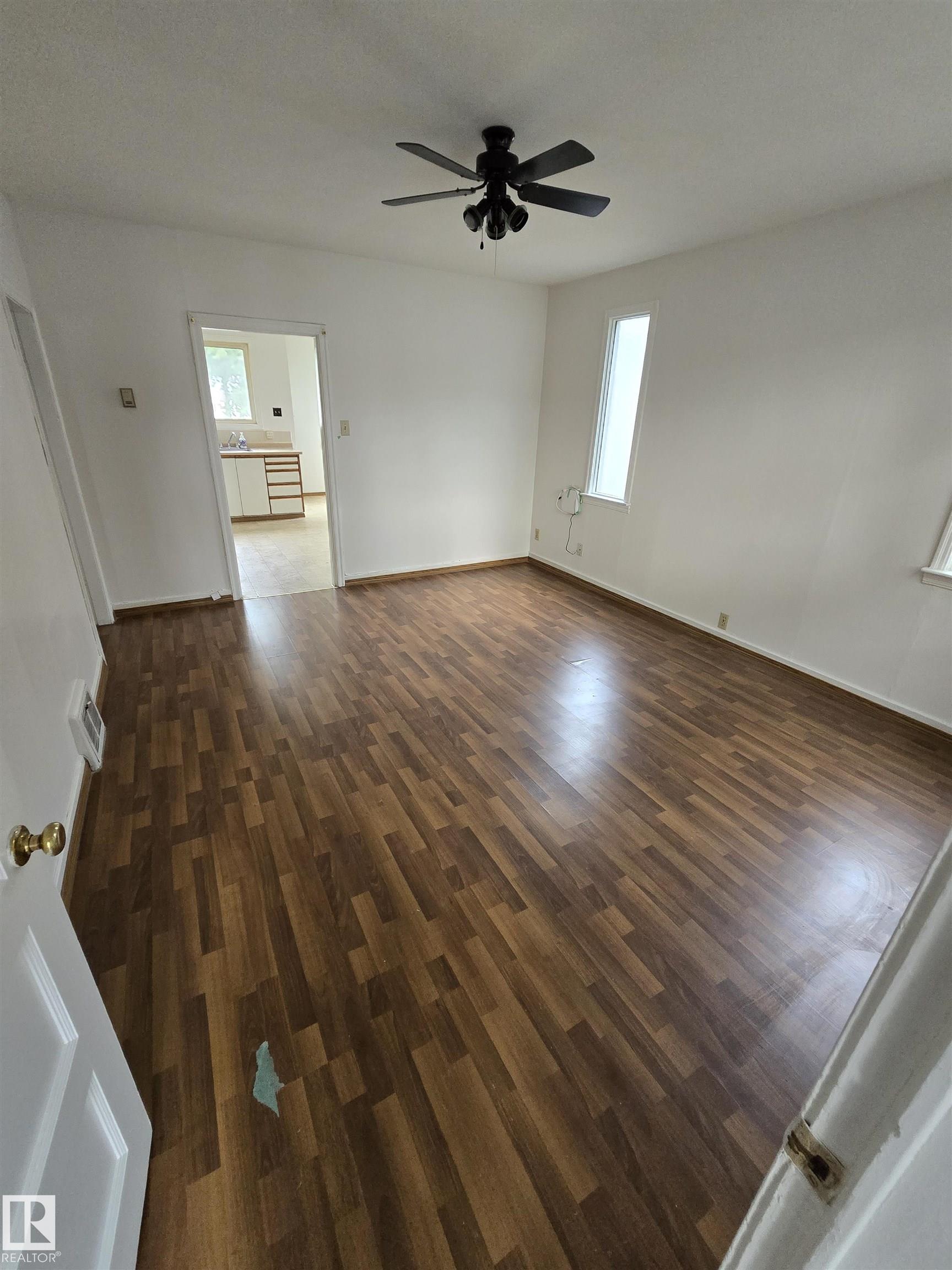 Photo 5 at 11905 70 Street NW, Montrose, Edmonton