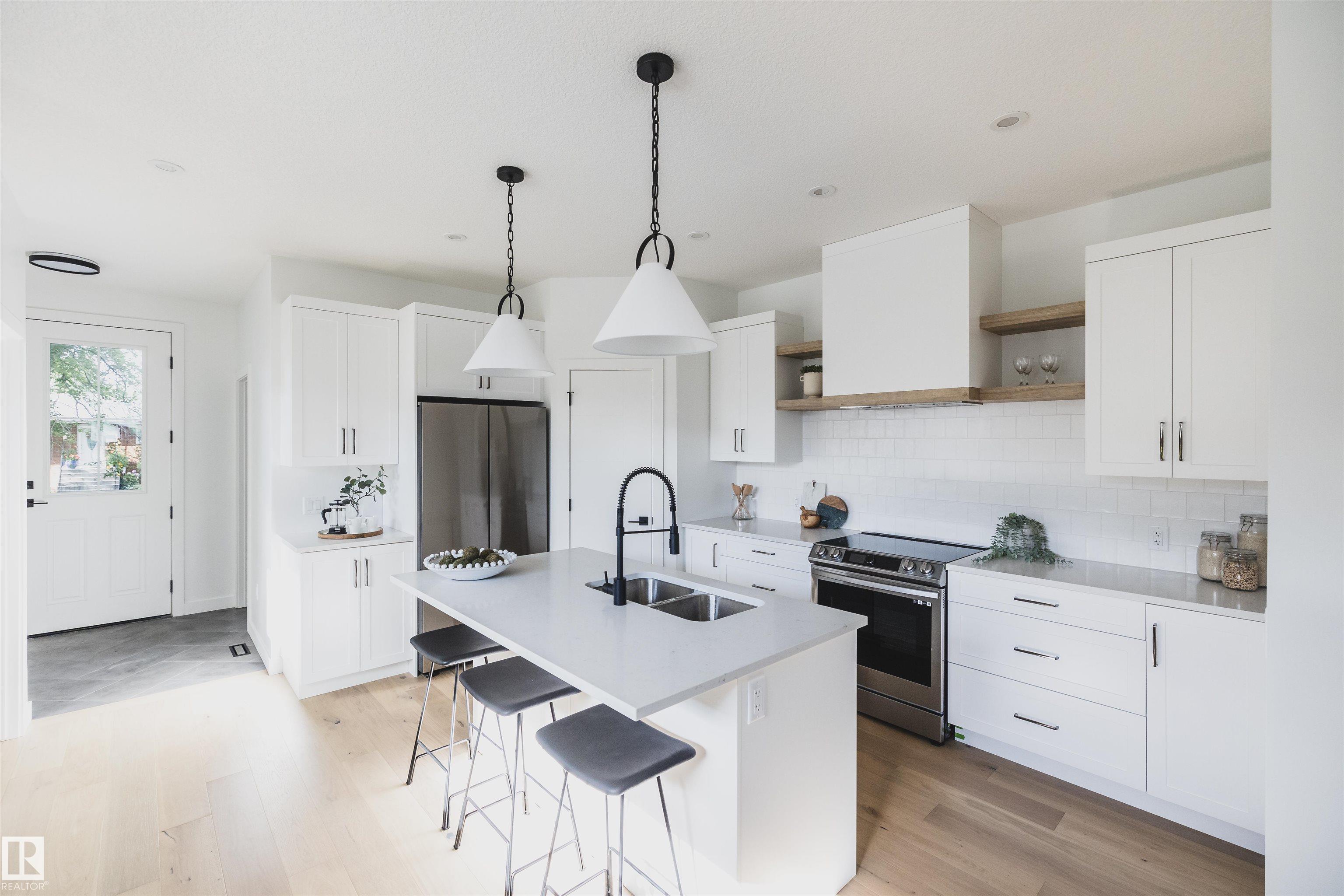 Photo 5 at 4216 121 Street NW, Aspen Gardens, Edmonton