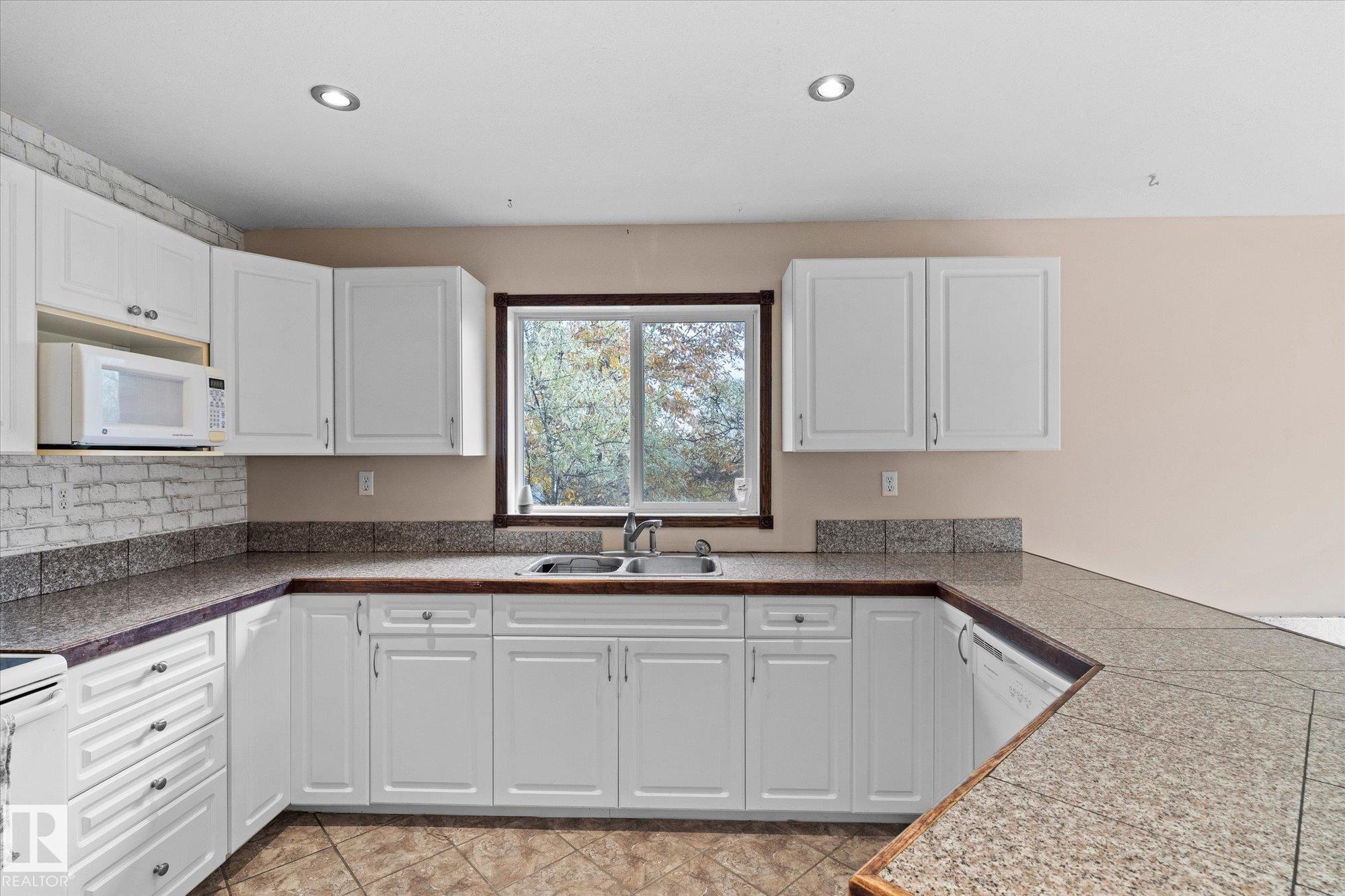 Photo 18 at 16 - 1319 Twp Road 510, Lamorra Landing Estates, Rural Parkland County