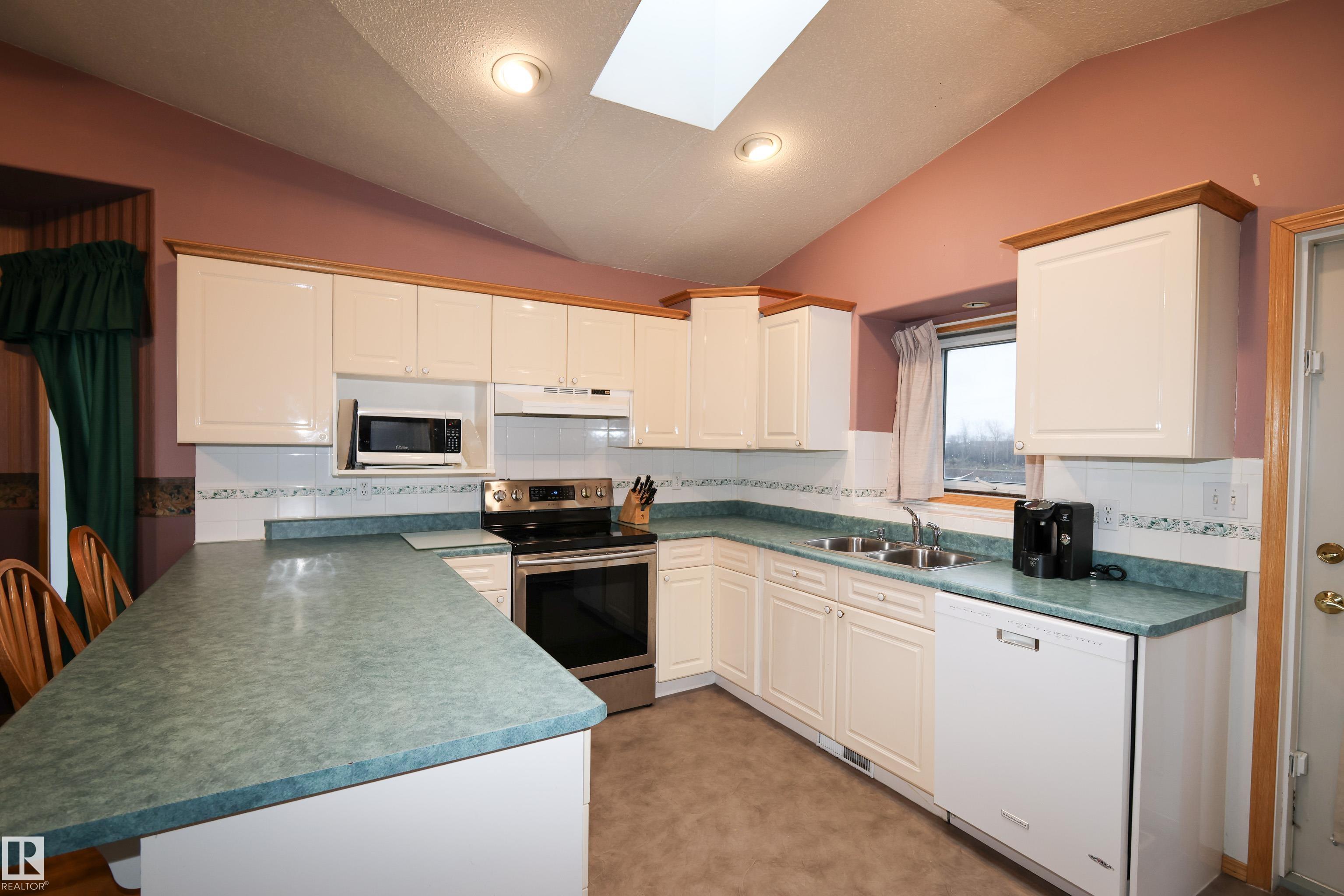 Photo 8 at 9511 95, Morinville