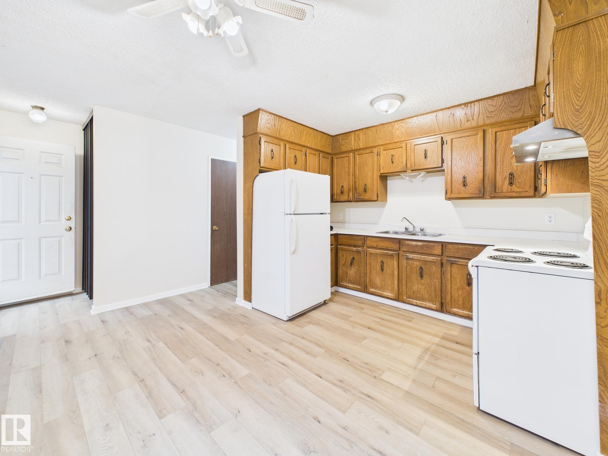 Photo 15 at 18337 93 Avenue NW, Belmead, Edmonton