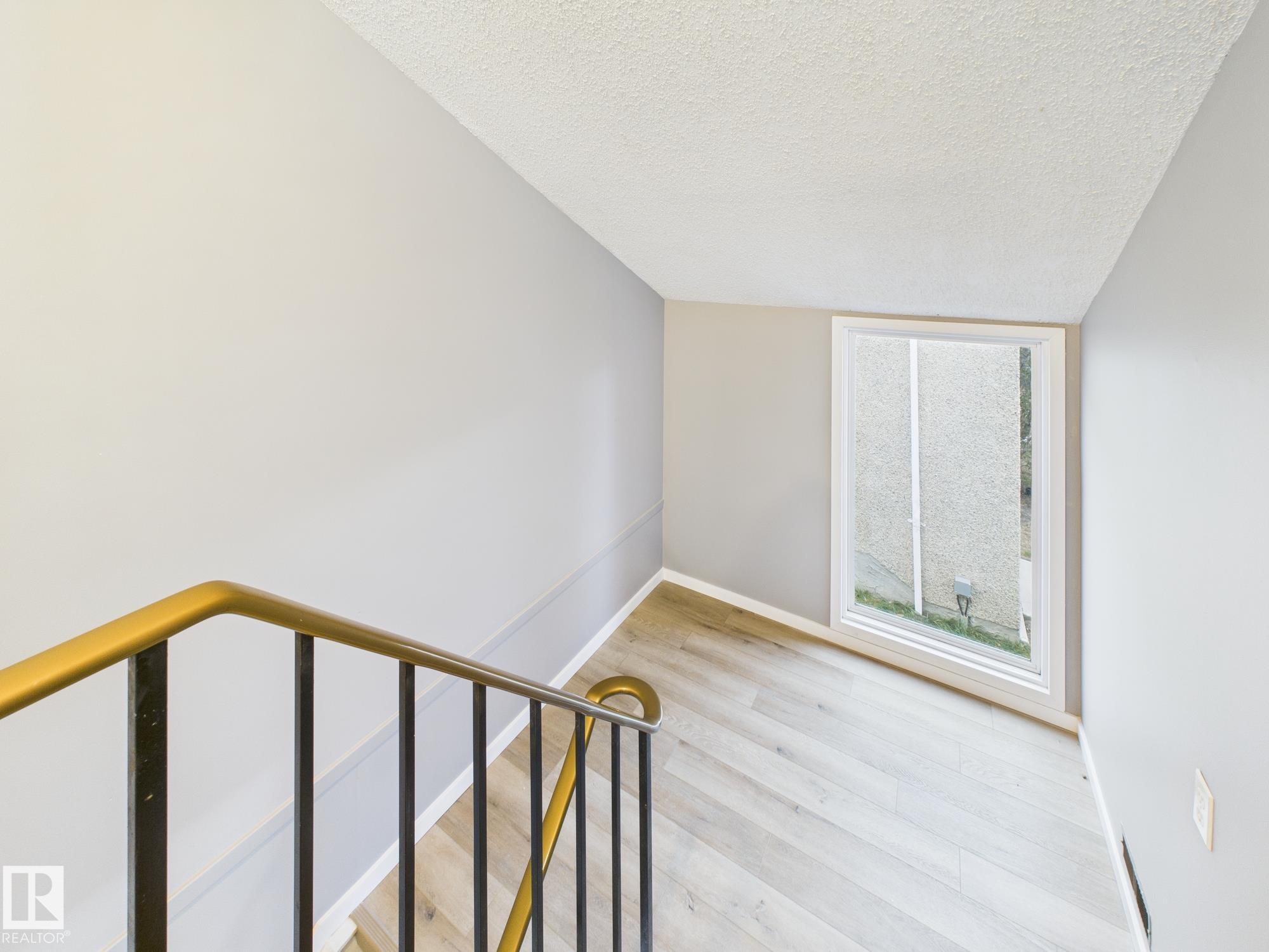 Photo 22 at 18337 93 Avenue NW, Belmead, Edmonton