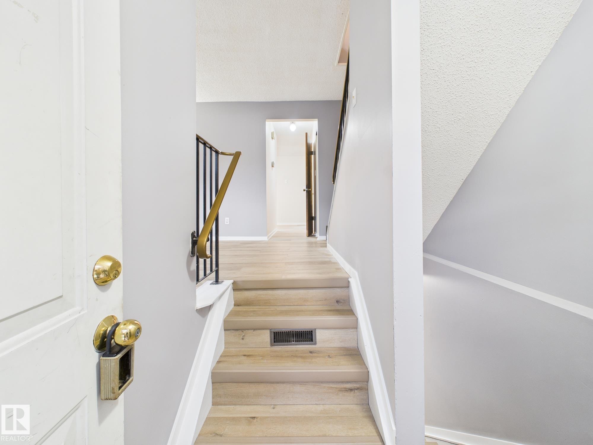 Photo 4 at 18337 93 Avenue NW, Belmead, Edmonton