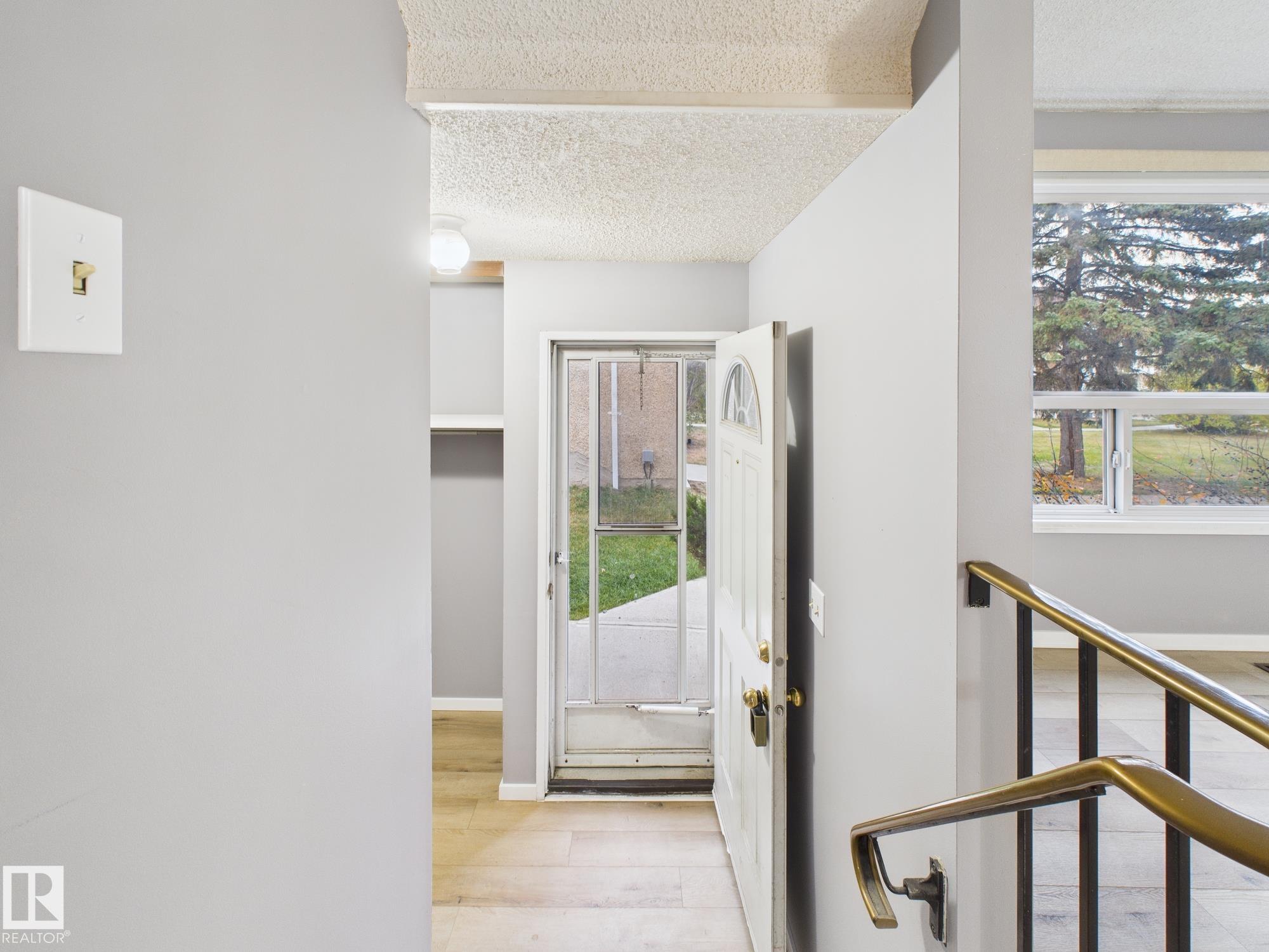 Photo 5 at 18337 93 Avenue NW, Belmead, Edmonton