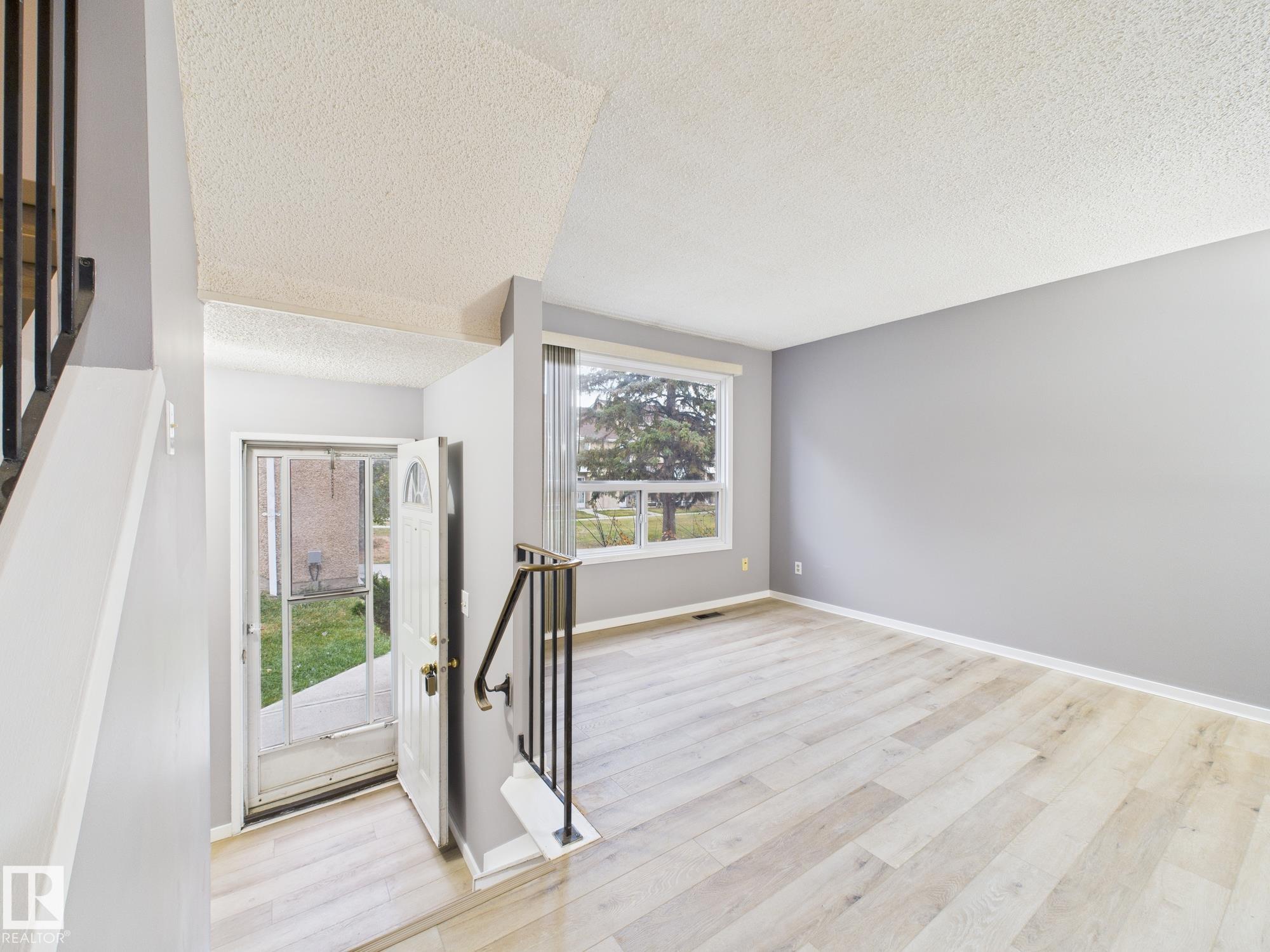 Photo 6 at 18337 93 Avenue NW, Belmead, Edmonton