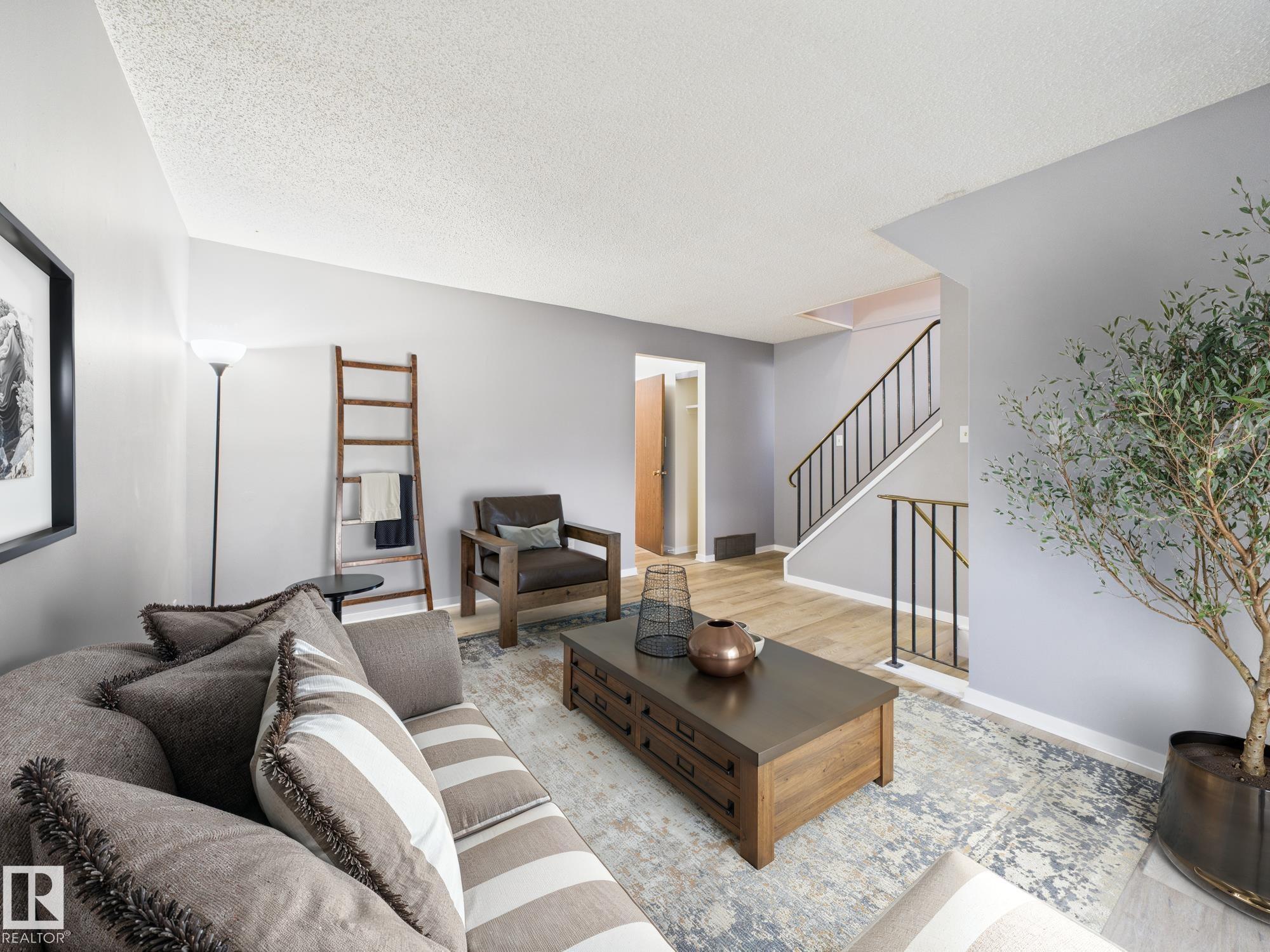 Photo 8 at 18337 93 Avenue NW, Belmead, Edmonton