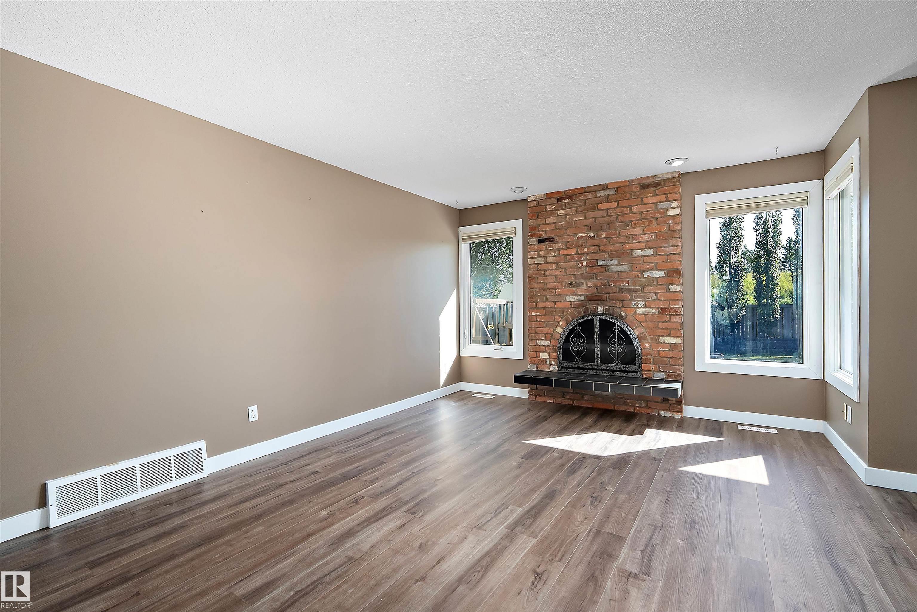 Photo 11 at 18211 80 Avenue NW, Aldergrove, Edmonton