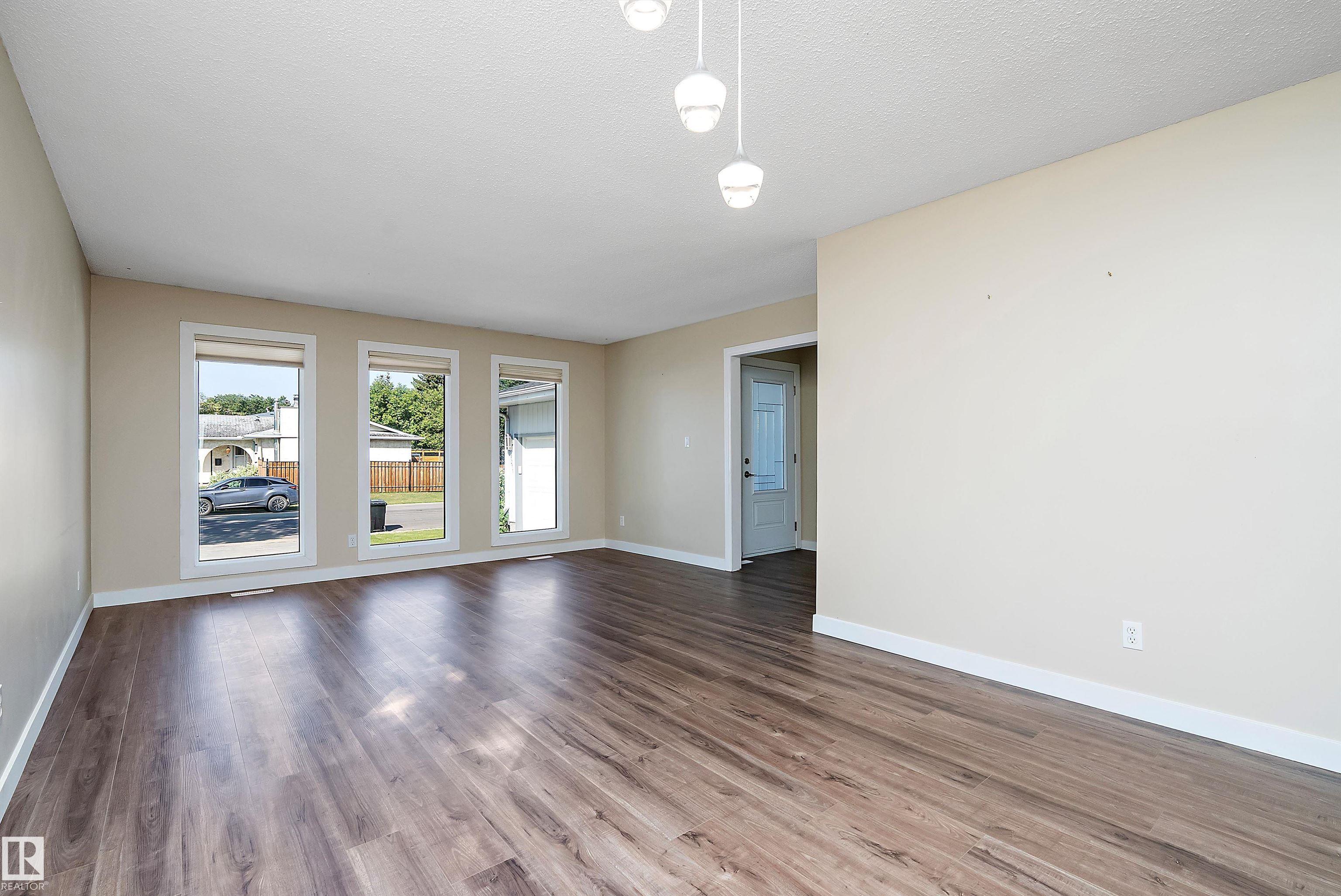 Photo 10 at 18211 80 Avenue NW, Aldergrove, Edmonton