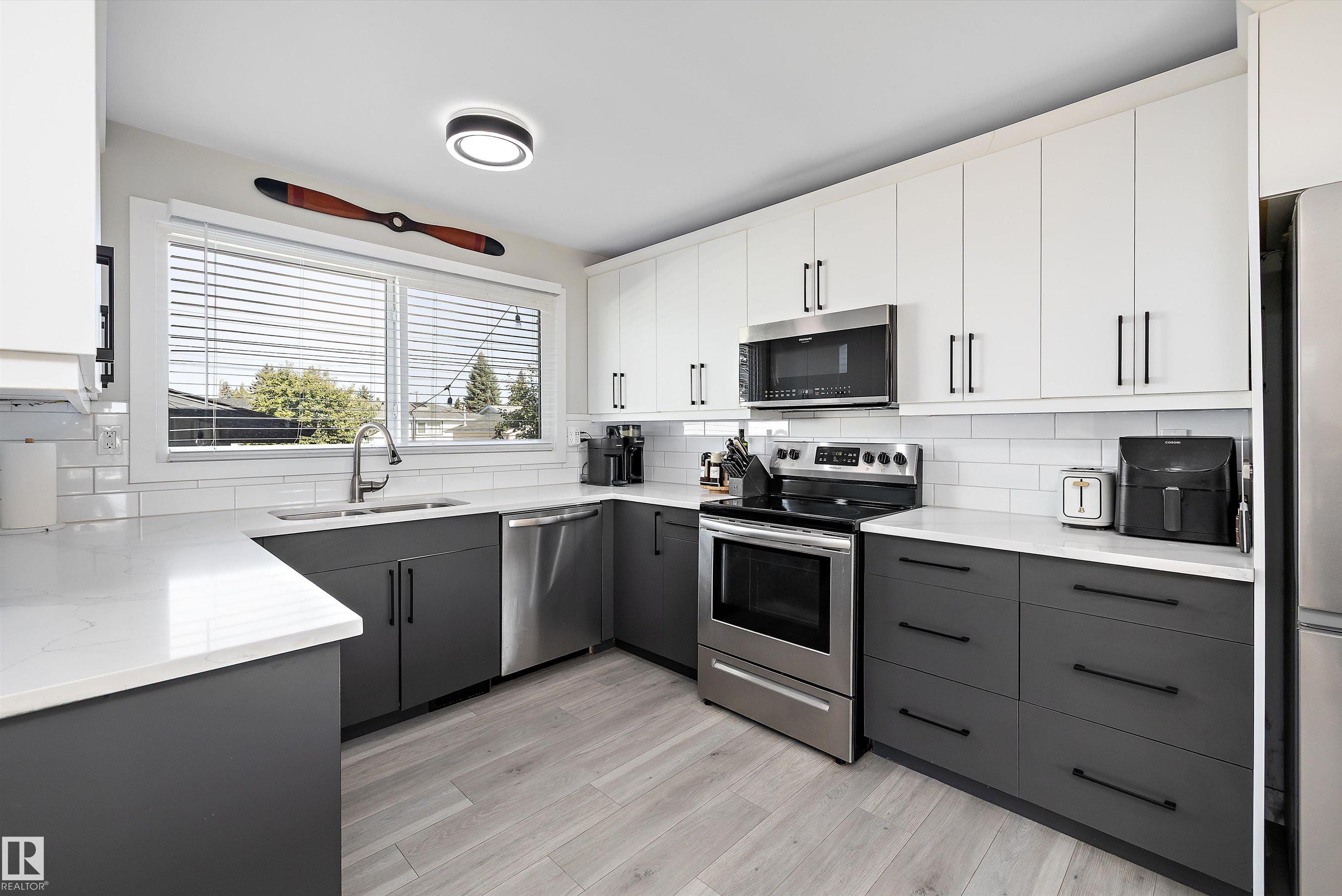 Photo 18 at 6304 94a Avenue NW, Ottewell, Edmonton