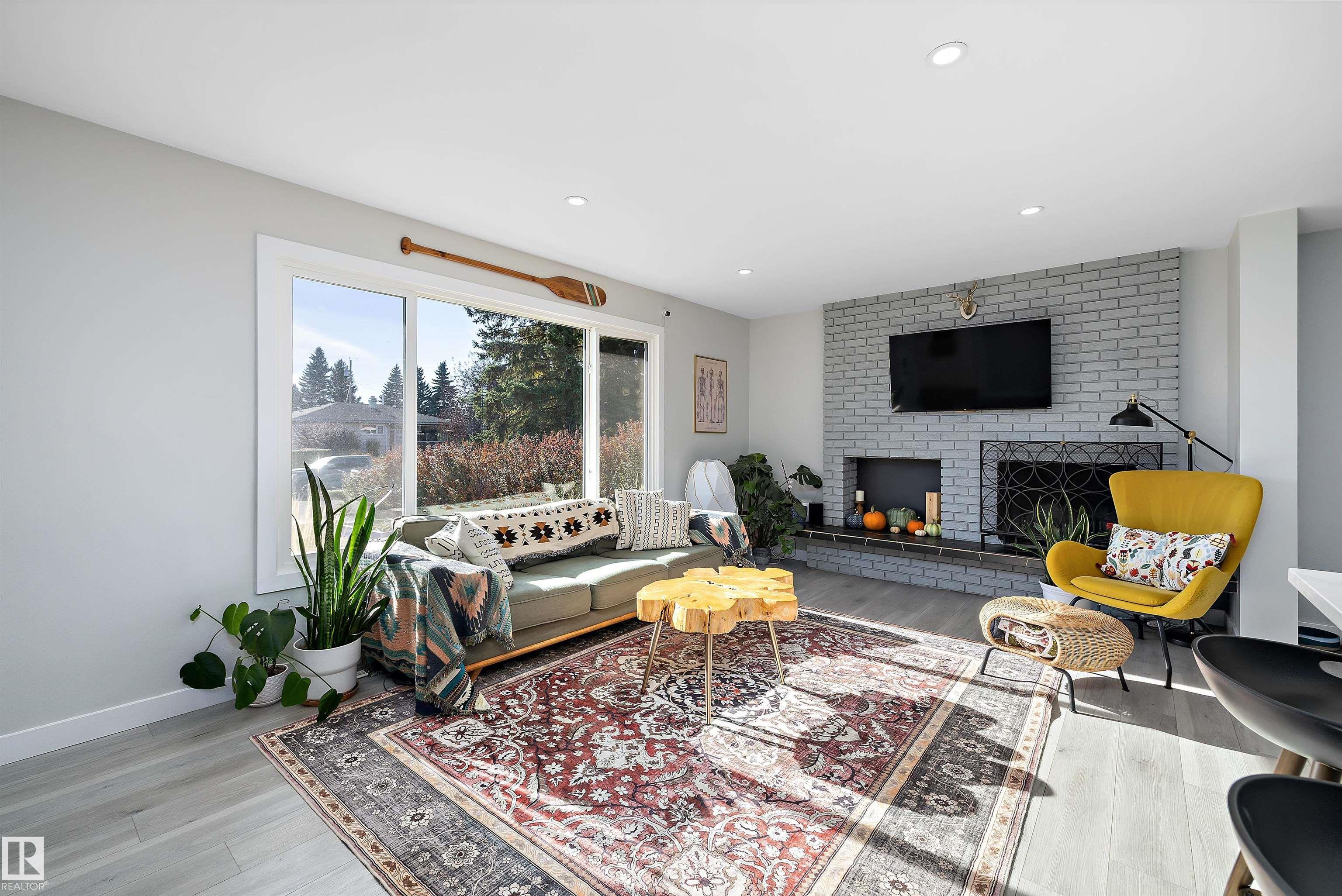 Photo 9 at 6304 94a Avenue NW, Ottewell, Edmonton