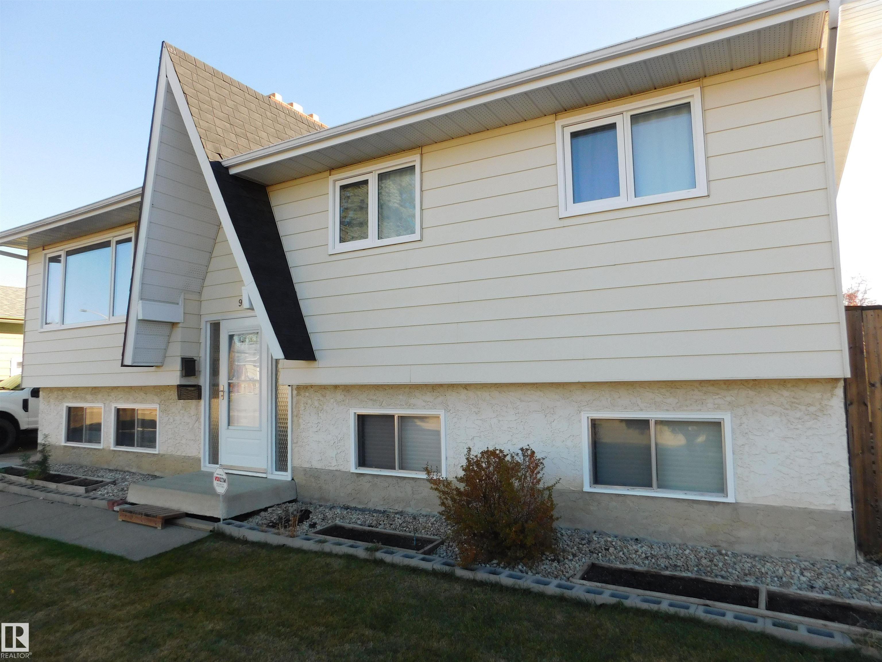 Photo 2 at 9311 187 Street NW, Belmead, Edmonton