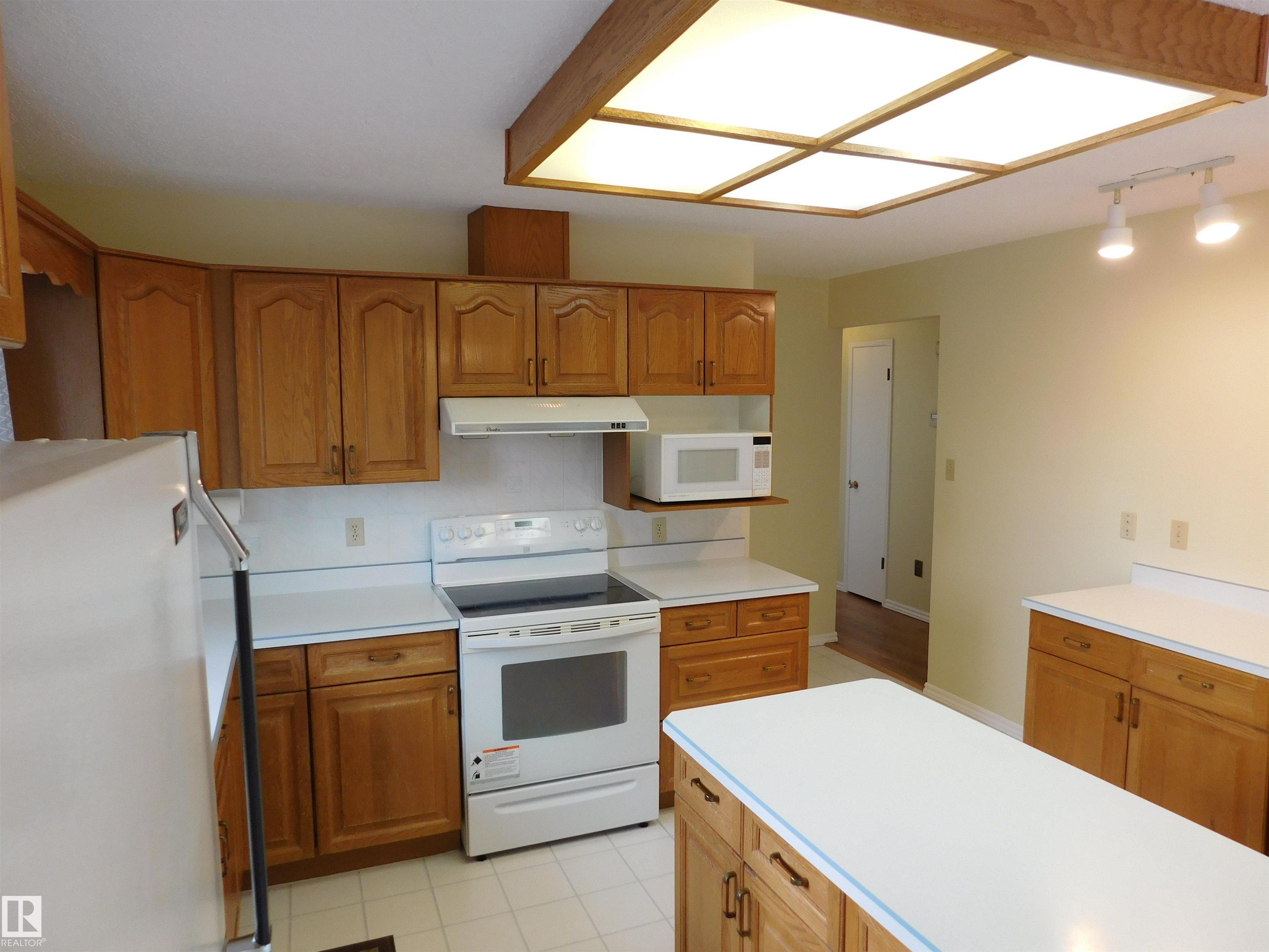 Photo 11 at 9311 187 Street NW, Belmead, Edmonton