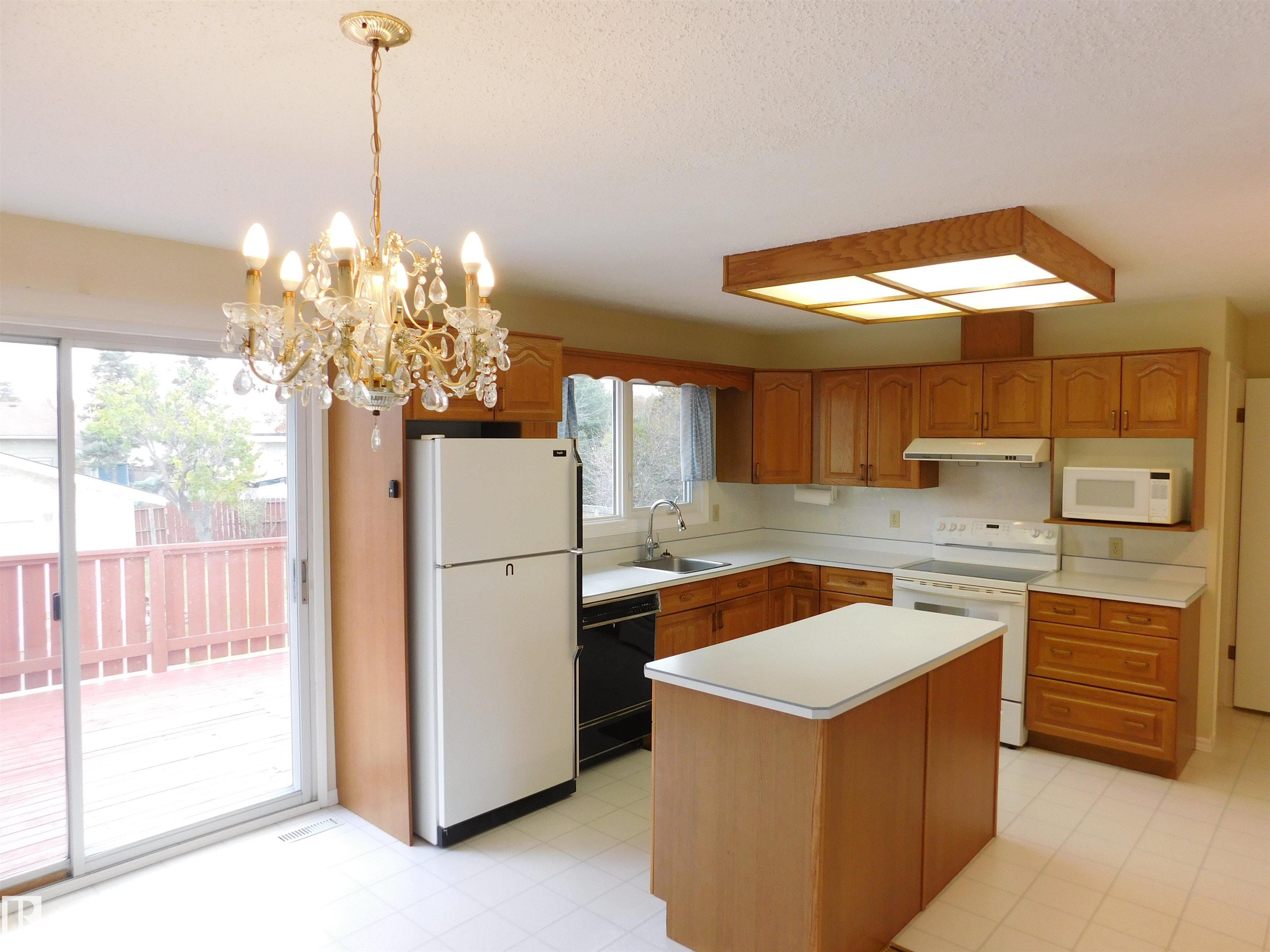 Photo 7 at 9311 187 Street NW, Belmead, Edmonton